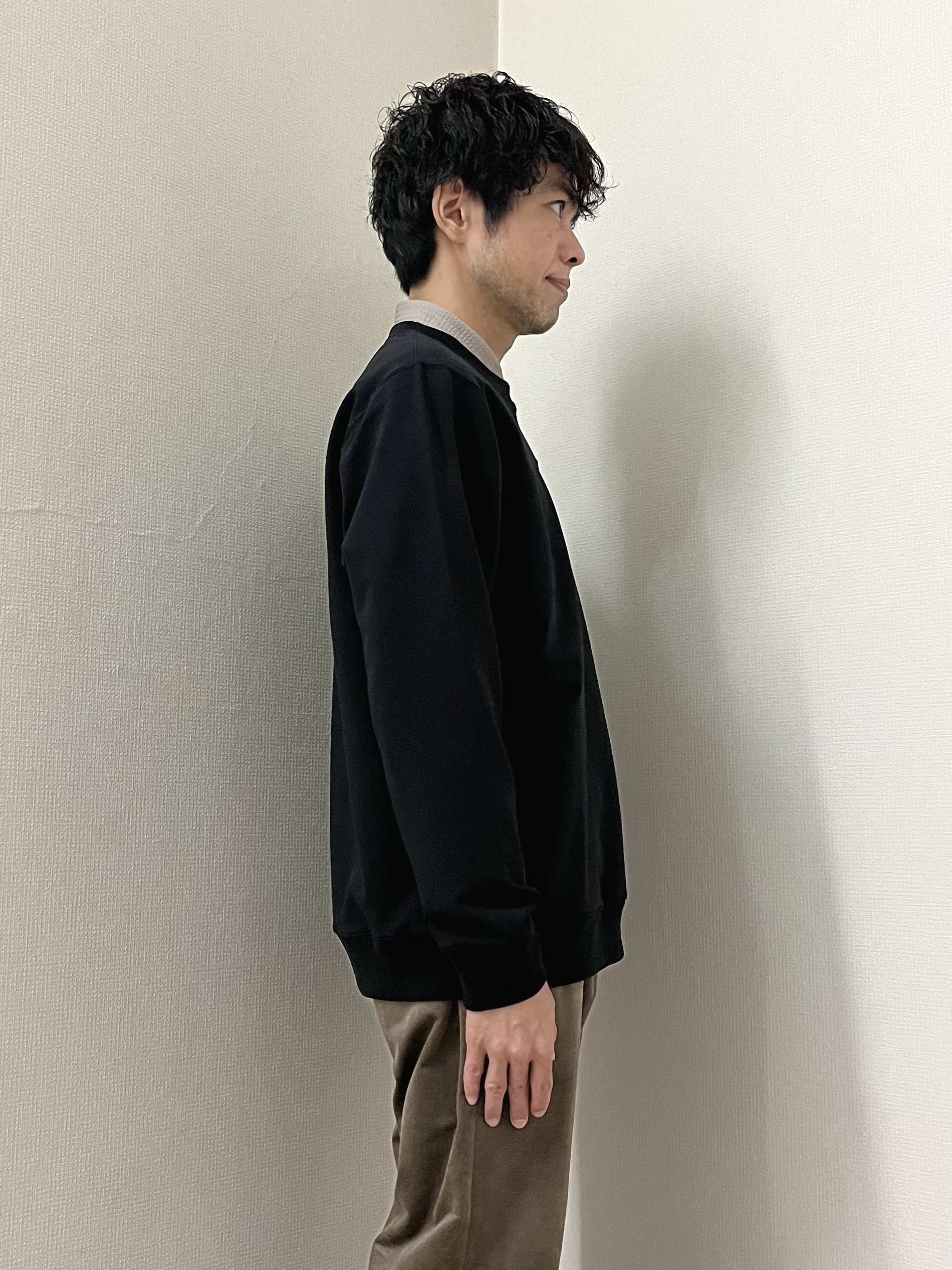 URAさんの「TAKEO KIKUCHI｜ワンポイント刺繍 ミニ裏毛 プルオーバージャージ」を使ったコーディネート