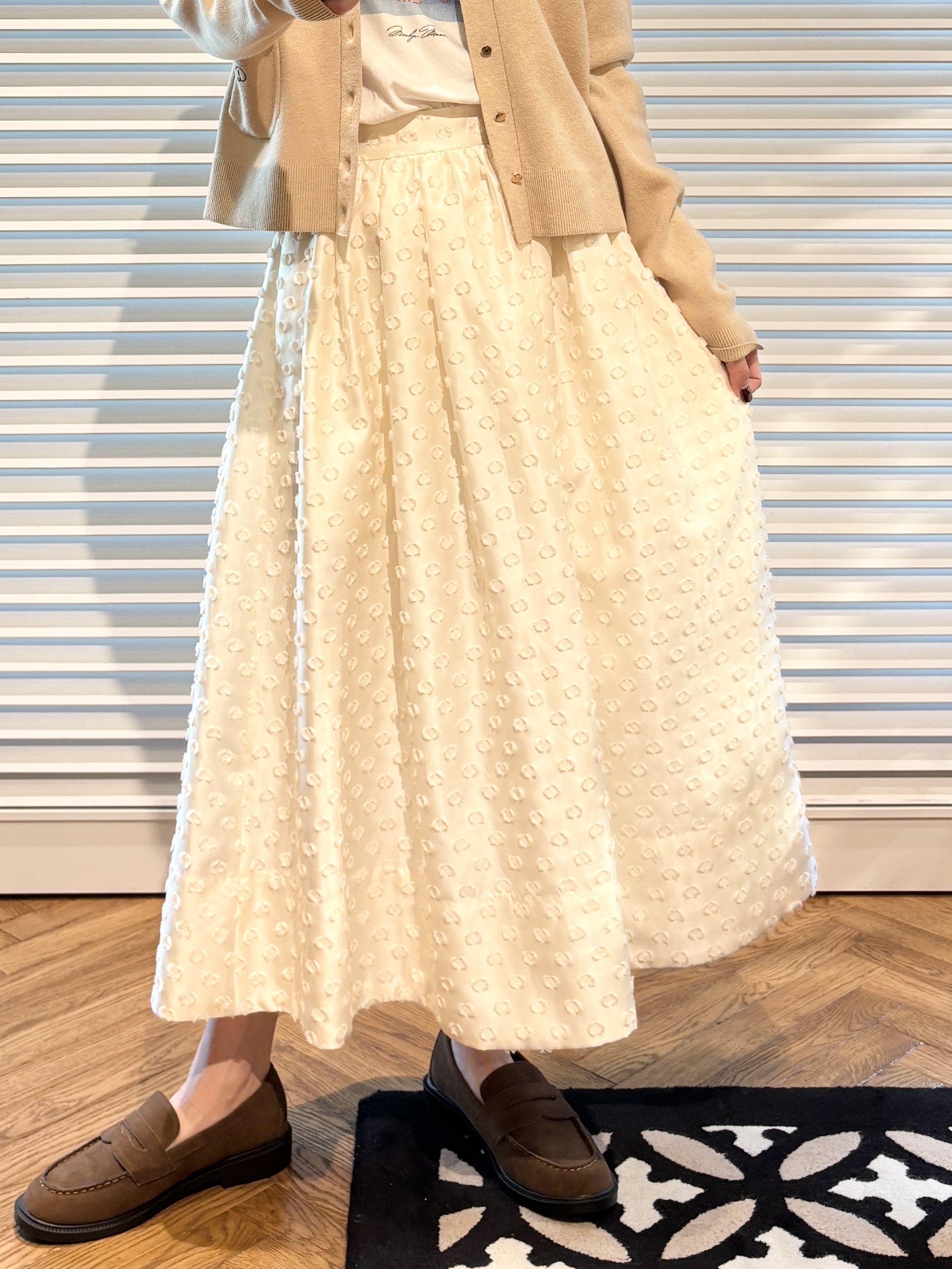 清水夏姫さんの「DRESSTERIOR｜カットジャガードボリュームスカート」を使ったコーディネート