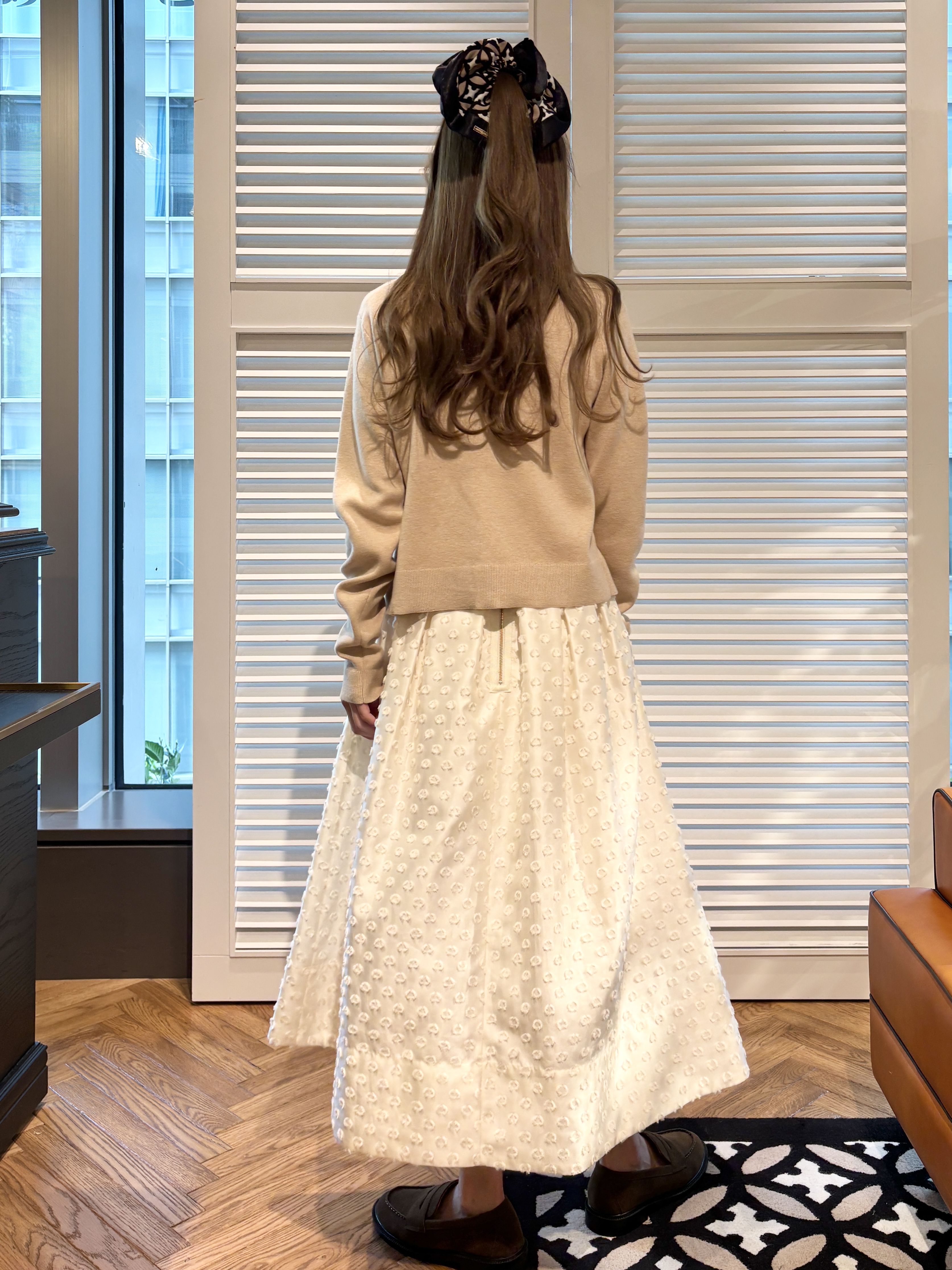清水夏姫さんの「DRESSTERIOR｜カットジャガードボリュームスカート」を使ったコーディネート