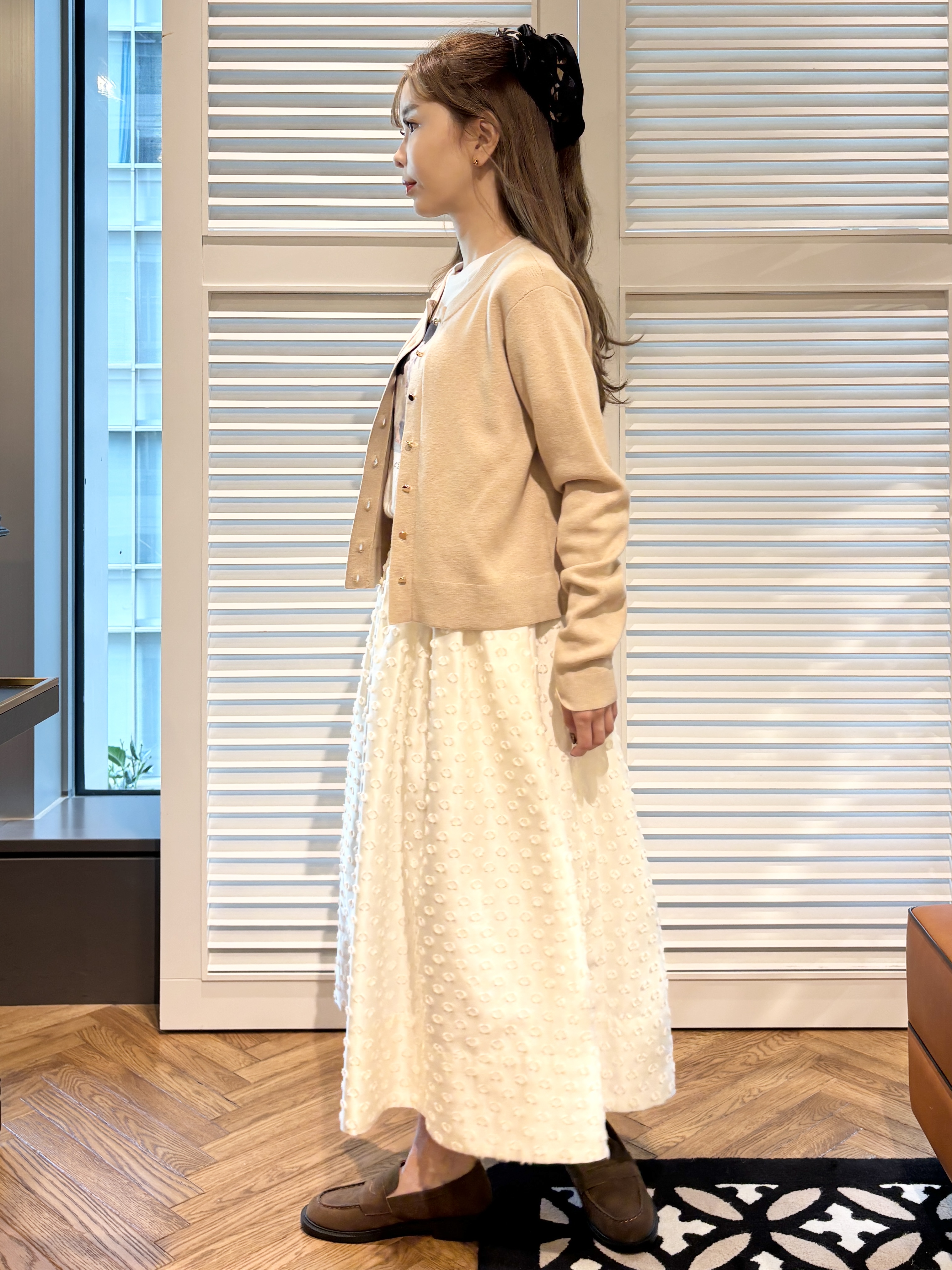 清水夏姫さんの「DRESSTERIOR｜カットジャガードボリュームスカート」を使ったコーディネート