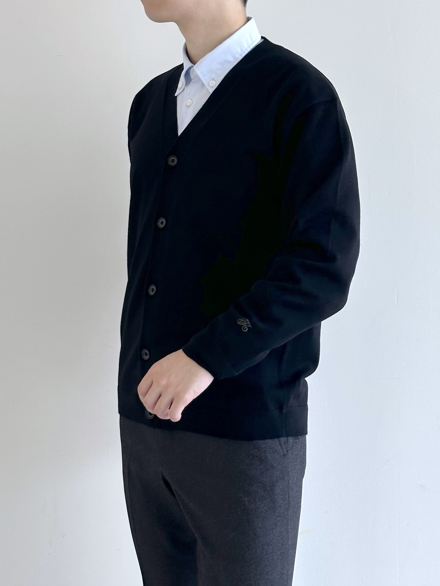 イッシーさんの「TAKEO KIKUCHI｜アンチピリング ニット カーディガン」を使ったコーディネート