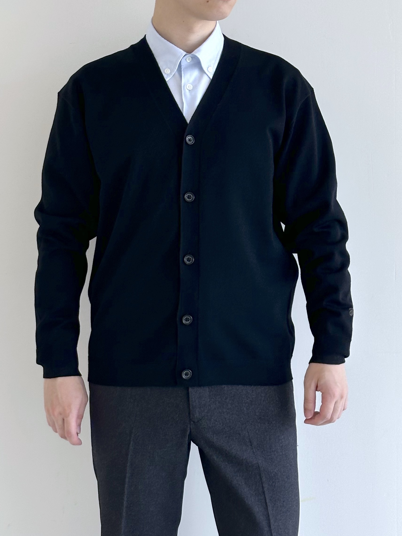 イッシーさんの「TAKEO KIKUCHI｜アンチピリング ニット カーディガン」を使ったコーディネート