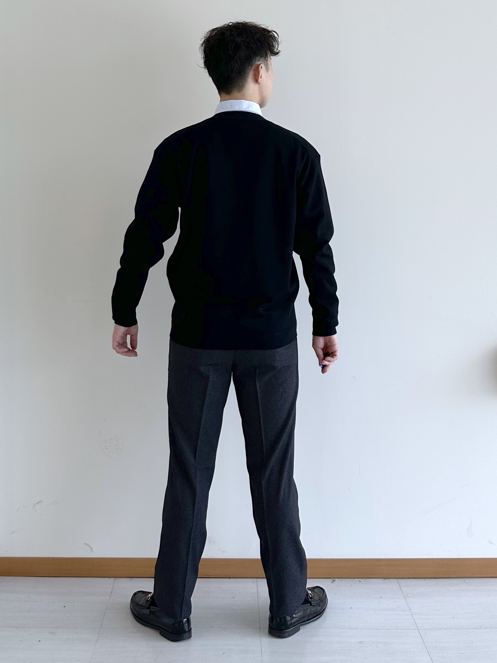 イッシーさんの「TAKEO KIKUCHI｜アンチピリング ニット カーディガン」を使ったコーディネート