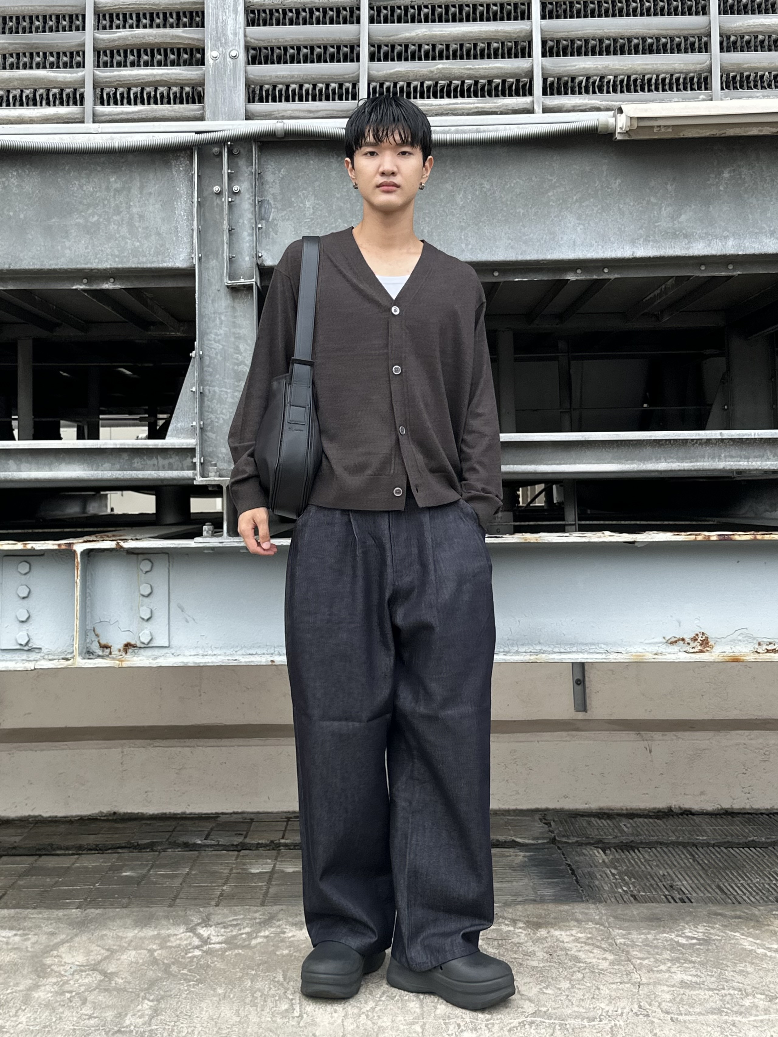 KOHEIさんの「tk.TAKEO KIKUCHI｜【色褪せしにくいデニム】Comfy Fadeless Denim Seriesワイドストレートデニム」を使ったコーディネート