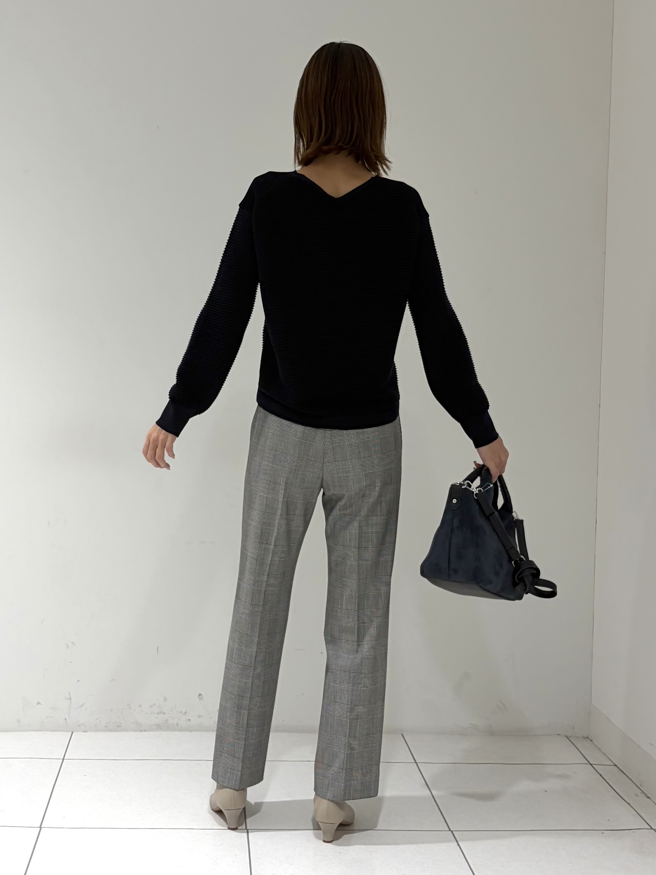 shioriさんの「INDIVI｜【ウール混／体型カバー】ラメガーター編み Vネックニット」を使ったコーディネート