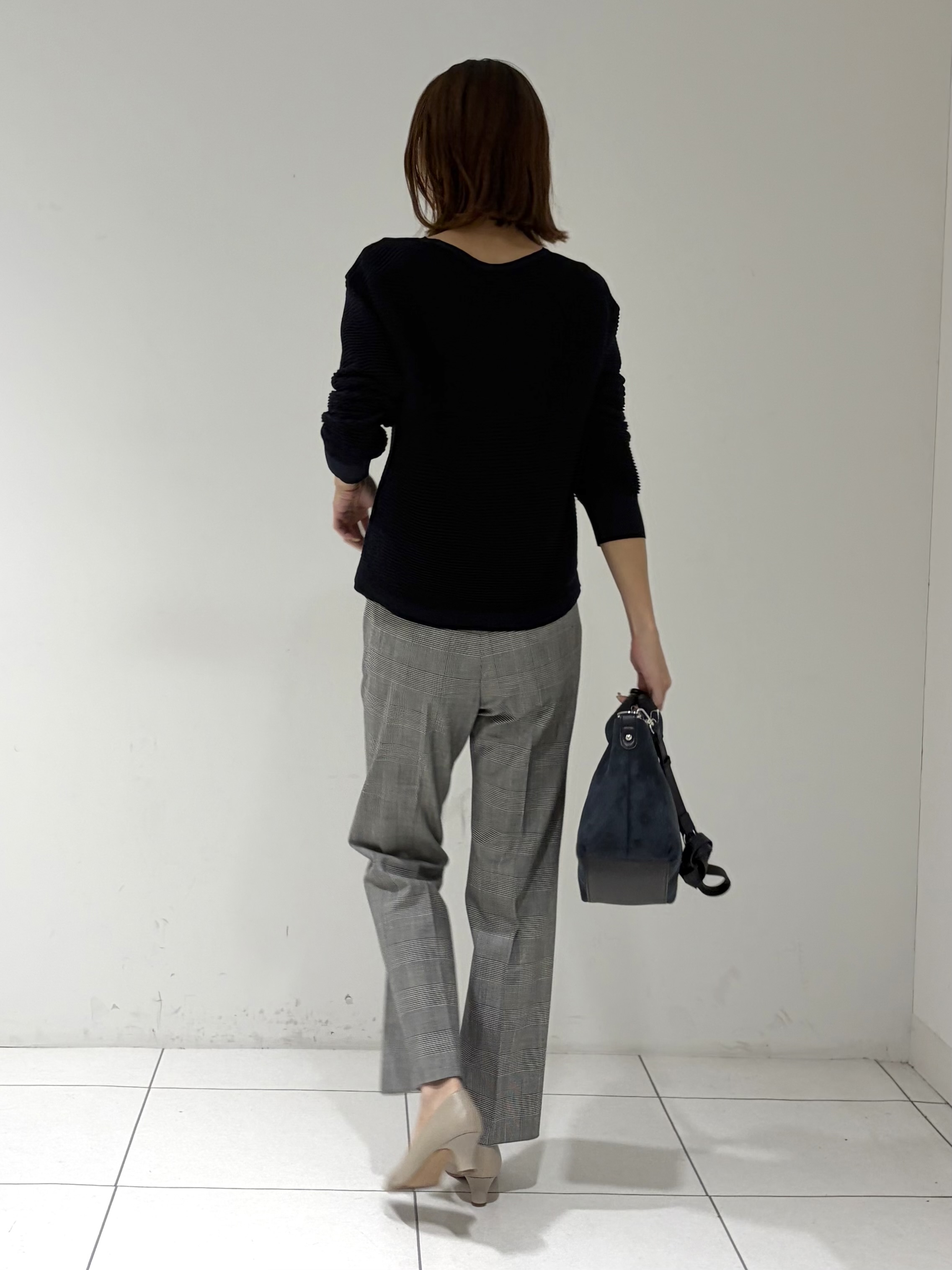 shioriさんの「INDIVI｜【ウール混／体型カバー】ラメガーター編み Vネックニット」を使ったコーディネート
