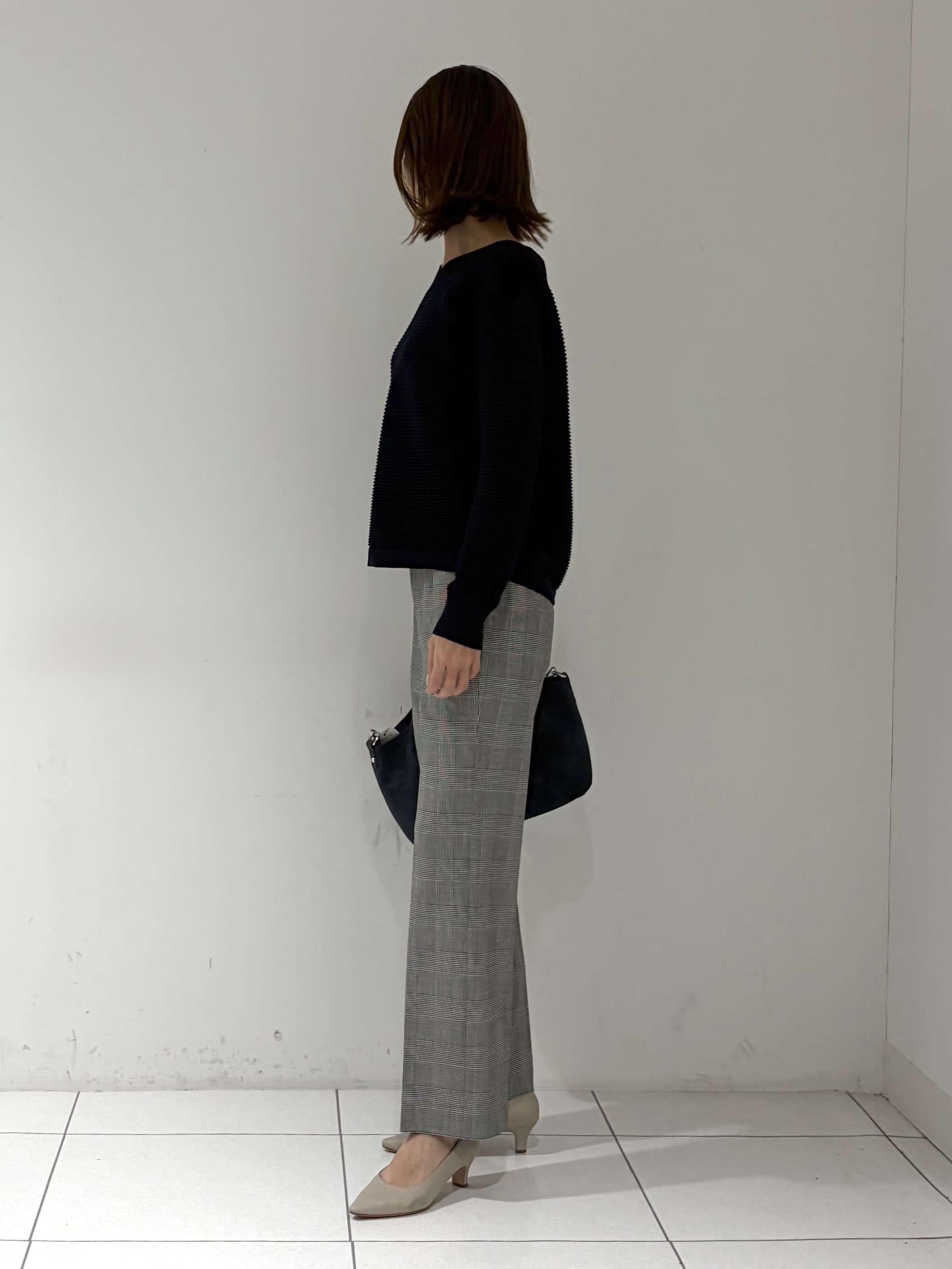 shioriさんの「INDIVI｜【ウール混／体型カバー】ラメガーター編み Vネックニット」を使ったコーディネート