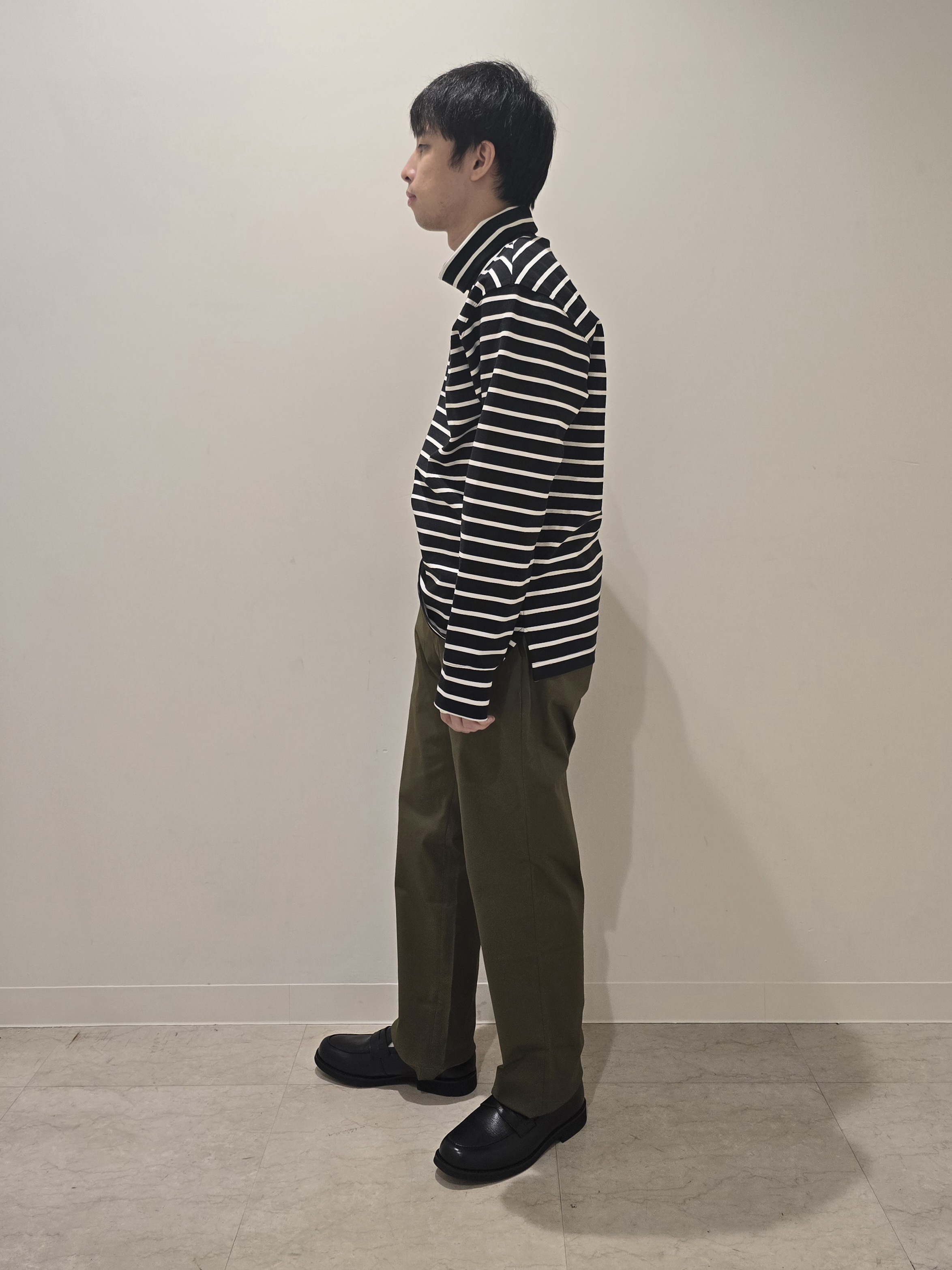 白木駆さんの「TAKEO KIKUCHI｜ストレッチ ワイド チノ」を使ったコーディネート