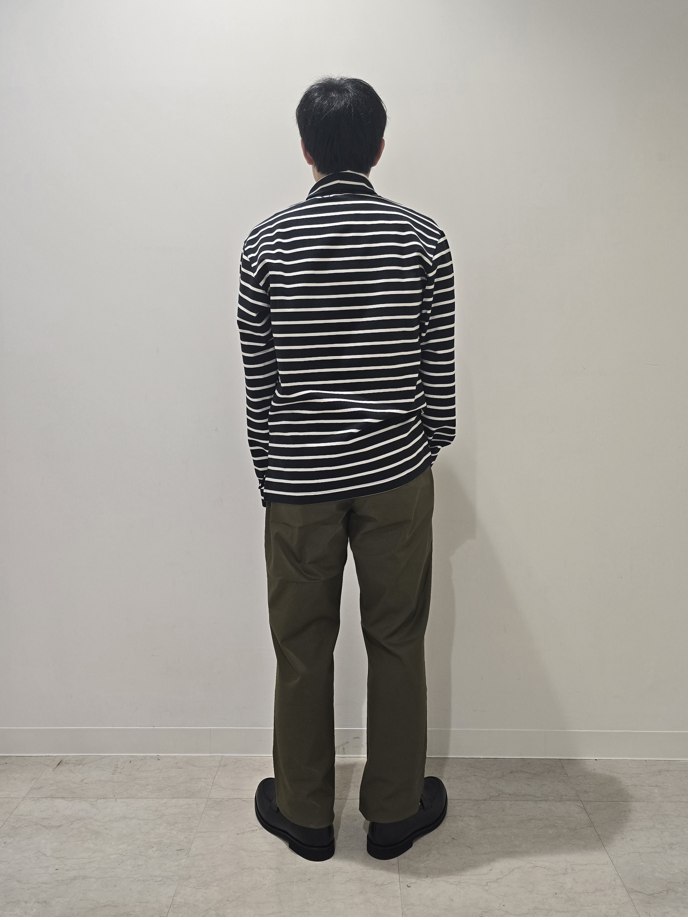 白木駆さんの「TAKEO KIKUCHI｜ストレッチ ワイド チノ」を使ったコーディネート