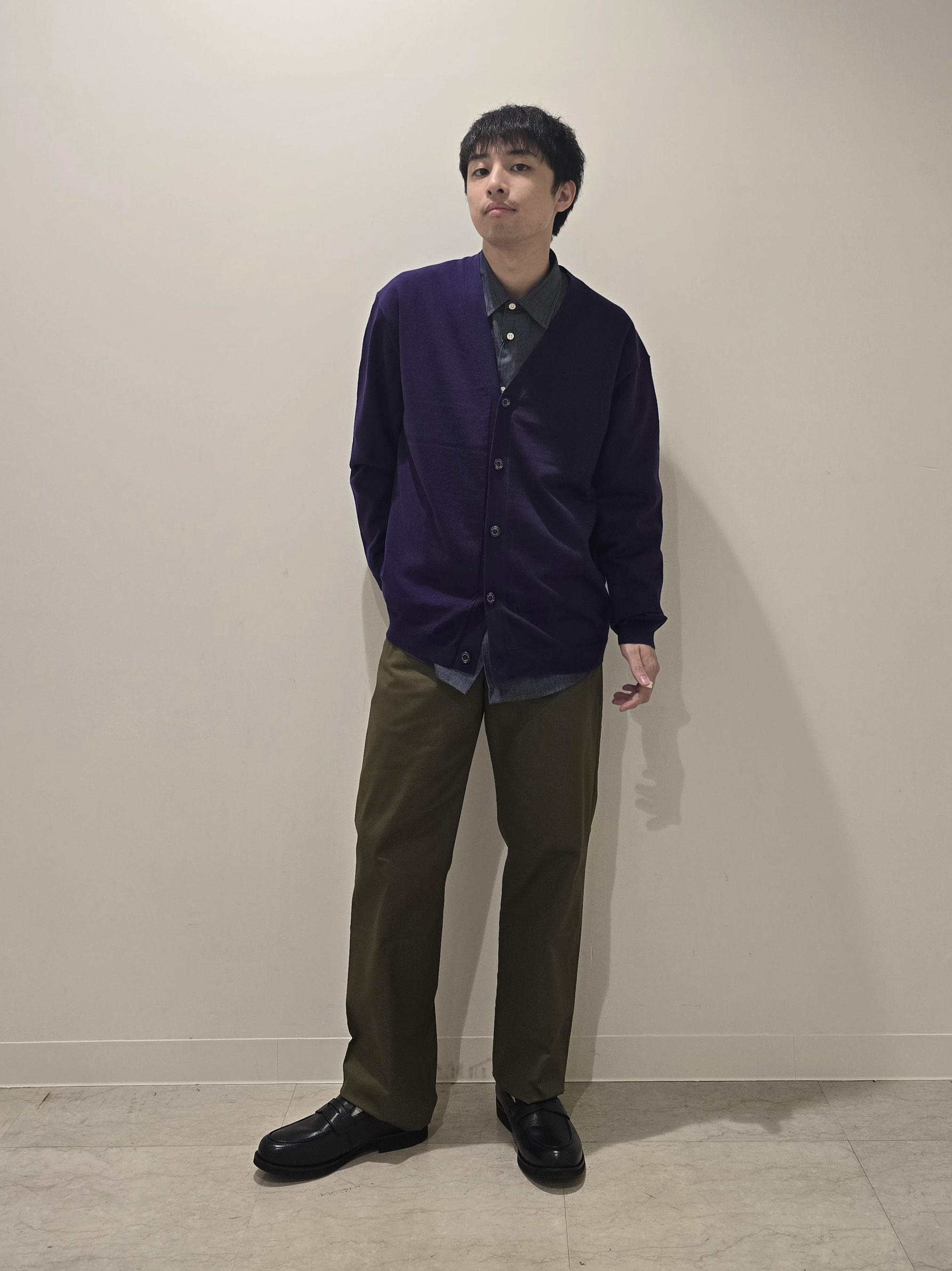 白木駆さんの「TAKEO KIKUCHI｜【日本製/Sサイズ～】リラックスフィットシャツ」を使ったコーディネート