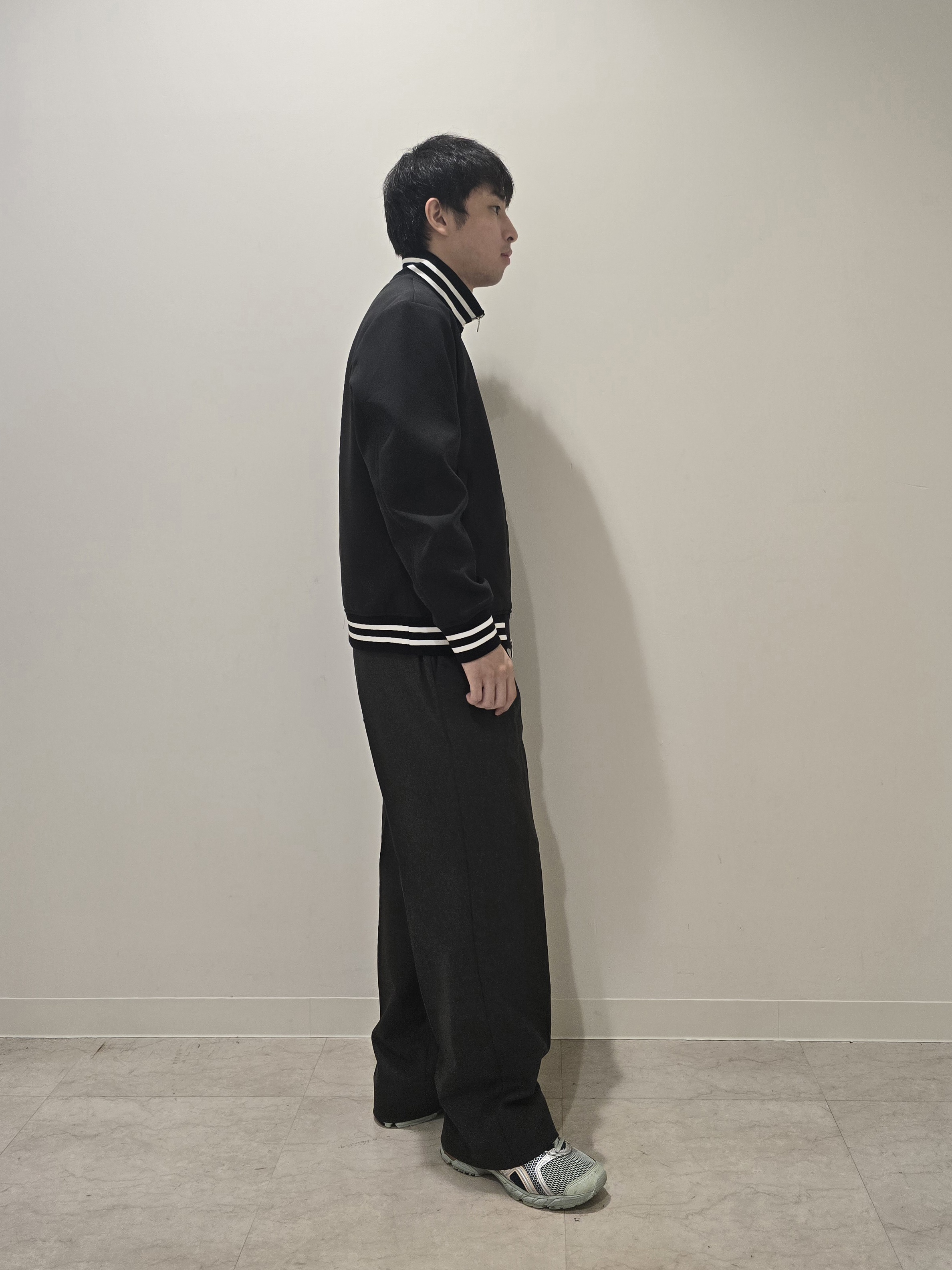 白木駆さんの「TAKEO KIKUCHI｜【BOWLER HAT LABEL】ダウンファブリック トラックジャケット」を使ったコーディネート