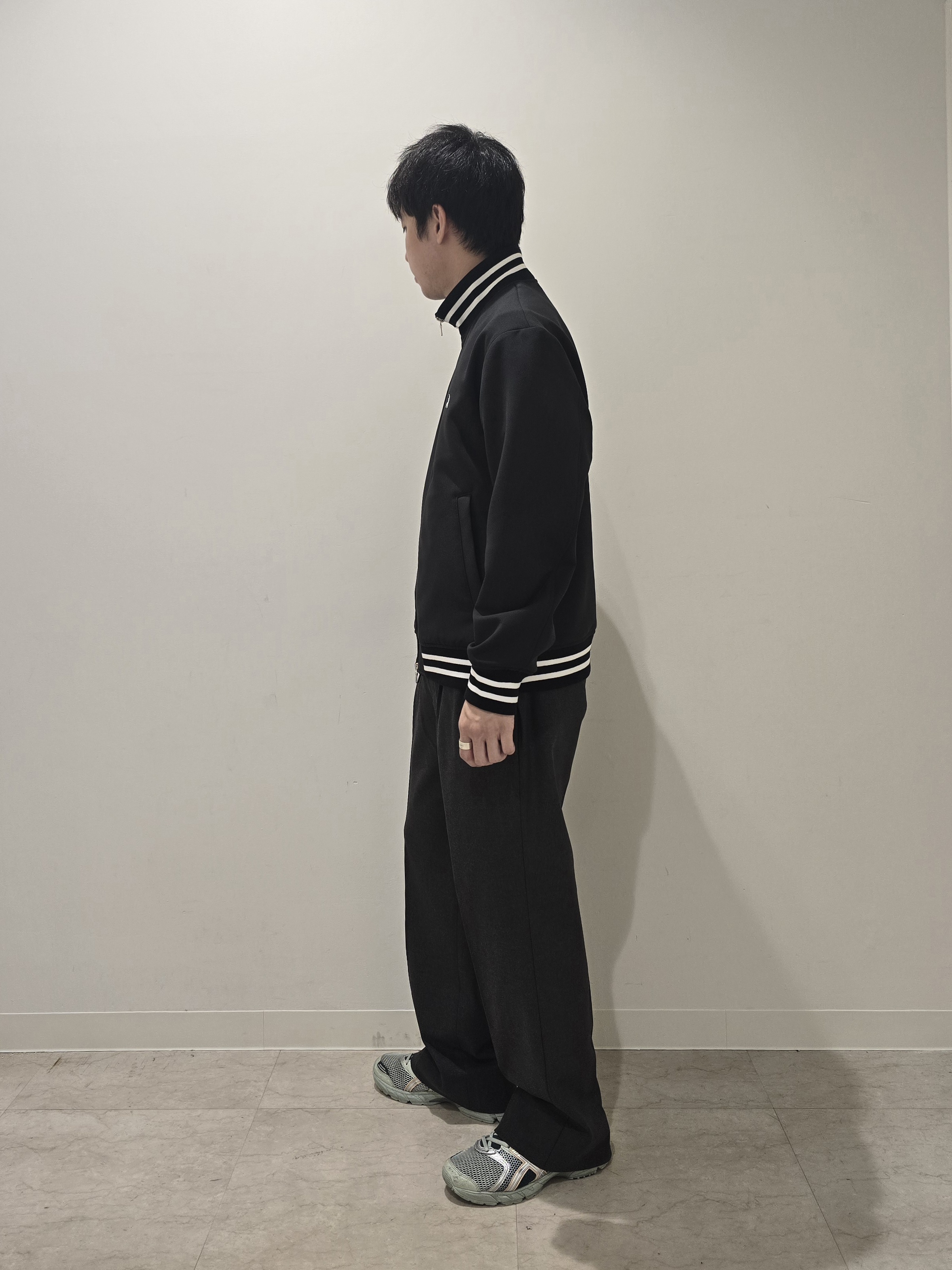 白木駆さんの「TAKEO KIKUCHI｜【BOWLER HAT LABEL】ダウンファブリック トラックジャケット」を使ったコーディネート