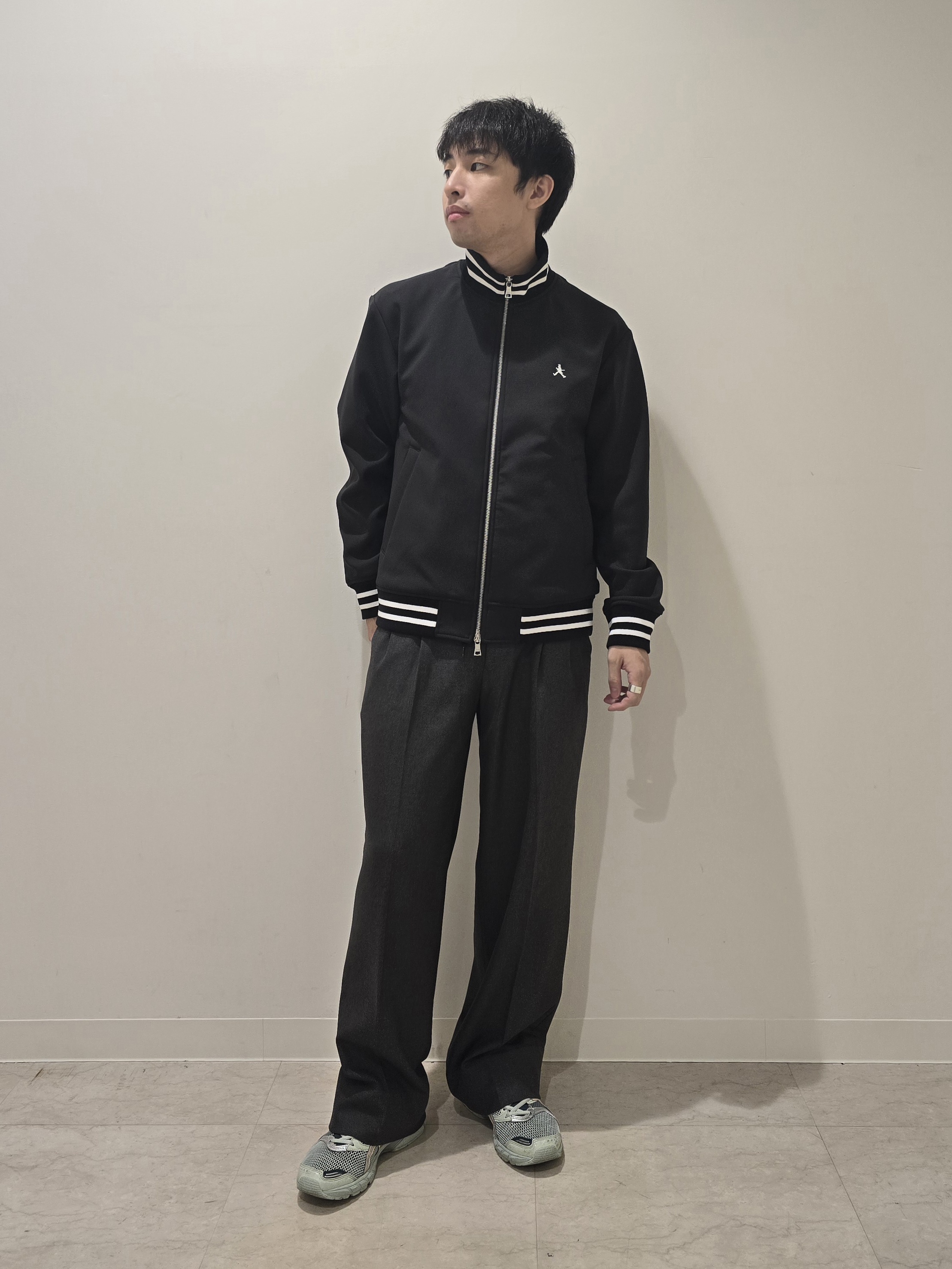 白木駆さんの「TAKEO KIKUCHI｜【BOWLER HAT LABEL】ダウンファブリック トラックジャケット」を使ったコーディネート