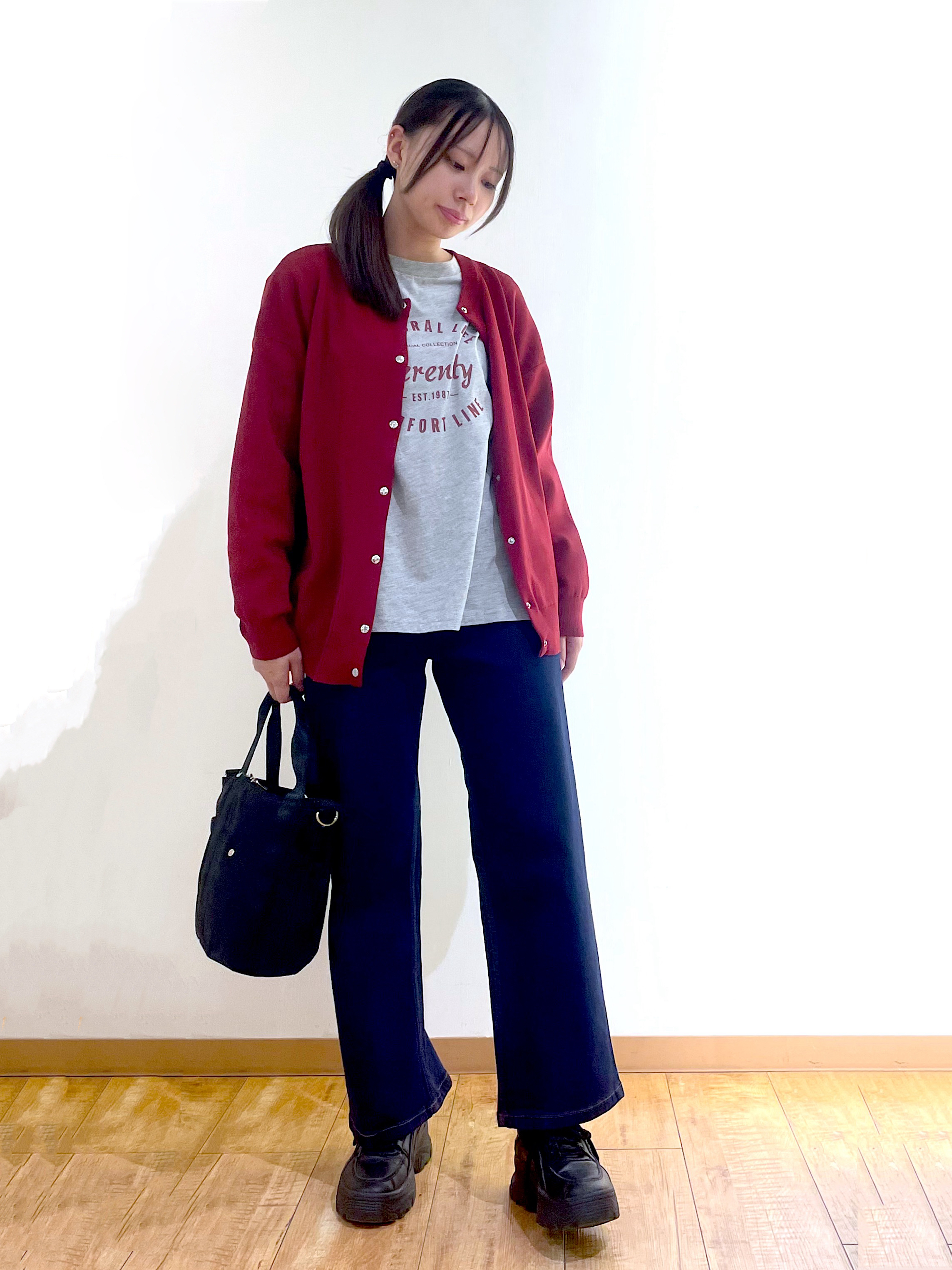 西原紗良さんの「SHOO･LA･RUE｜【セットアップ可/洗濯機可】軽やかに羽織れる スポンディッシュ ニットカーディガン」を使ったコーディネート