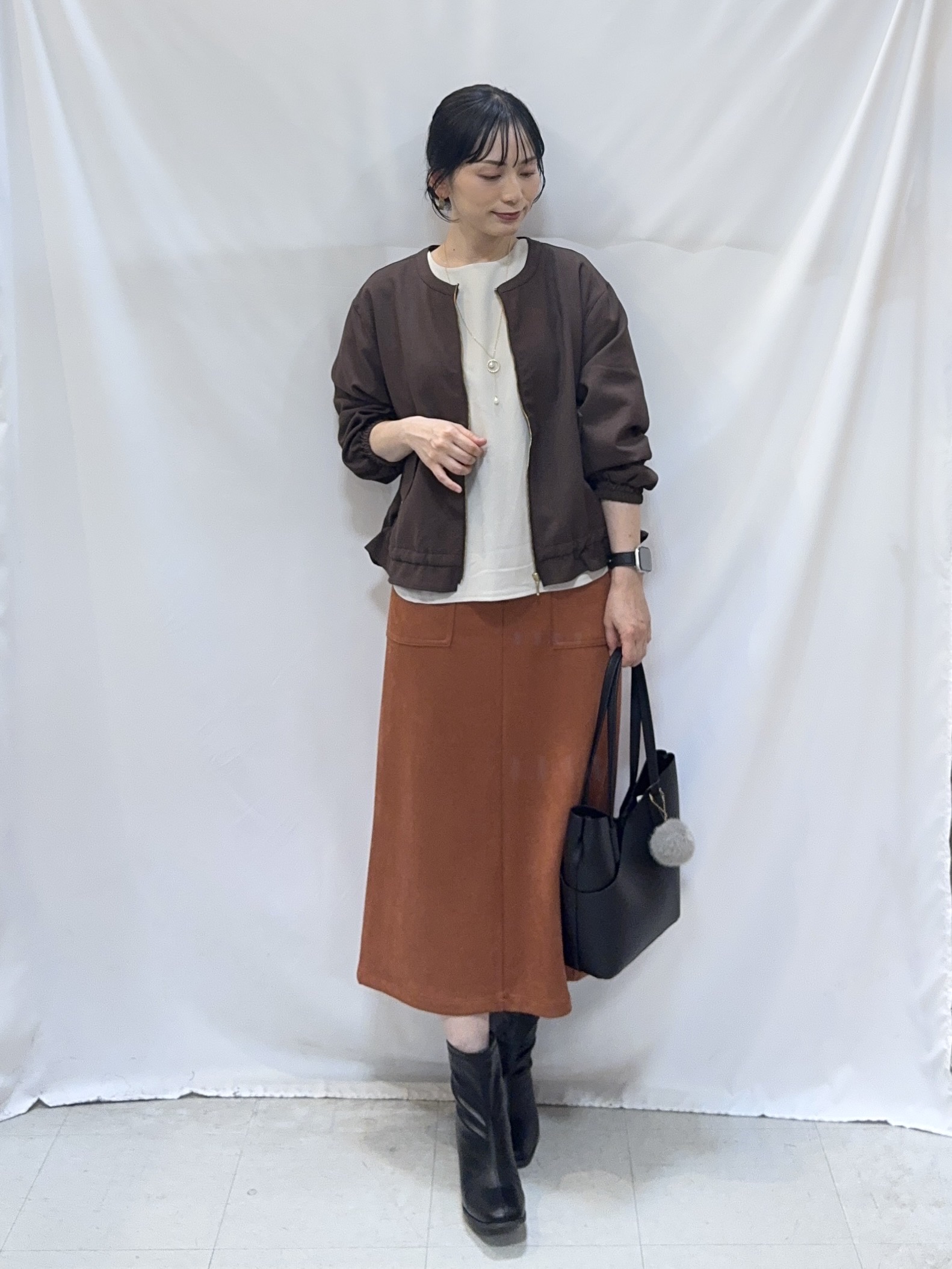 𝐇𝐢𝐫𝐨𝐦𝐢さんの「SHOO･LA･RUE｜【洗濯後しわになりにくい/S-LL】裾ドロストフリルブルゾン」を使ったコーディネート