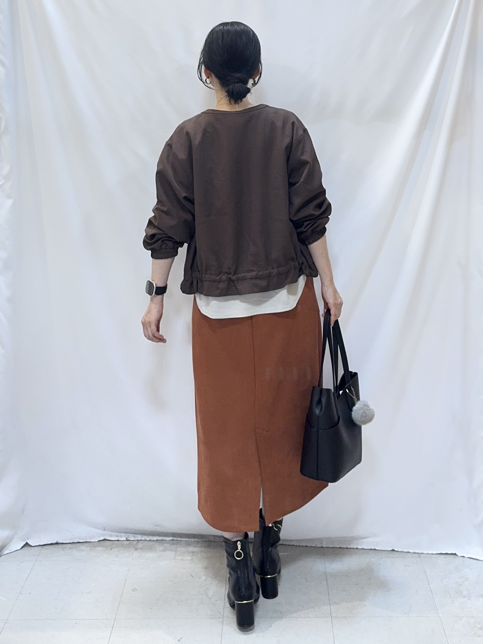 𝐇𝐢𝐫𝐨𝐦𝐢さんの「SHOO･LA･RUE｜【洗濯後しわになりにくい/S-LL】裾ドロストフリルブルゾン」を使ったコーディネート