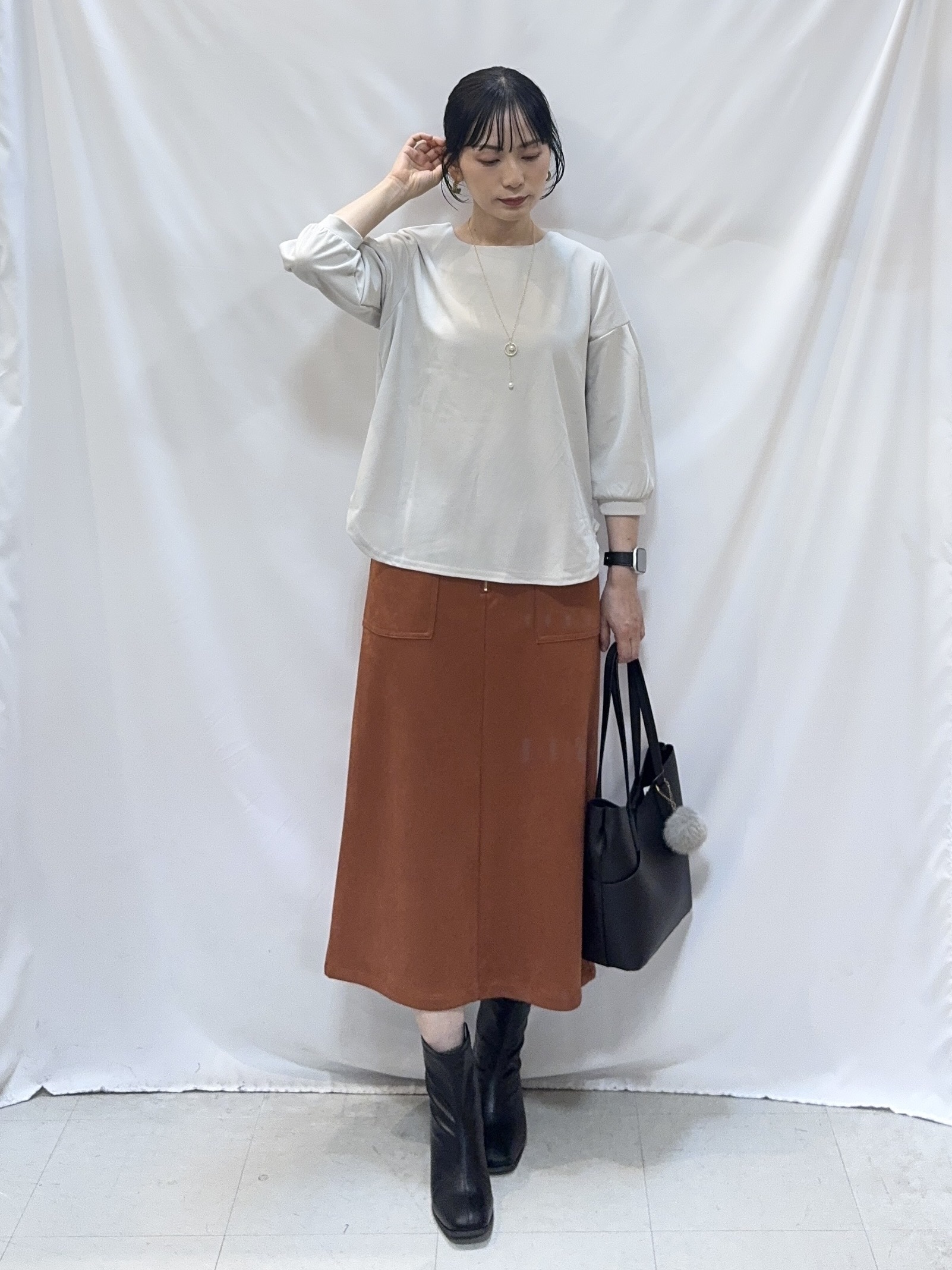 𝐇𝐢𝐫𝐨𝐦𝐢さんの「SHOO･LA･RUE｜【洗濯後しわになりにくい/S-LL】裾ドロストフリルブルゾン」を使ったコーディネート