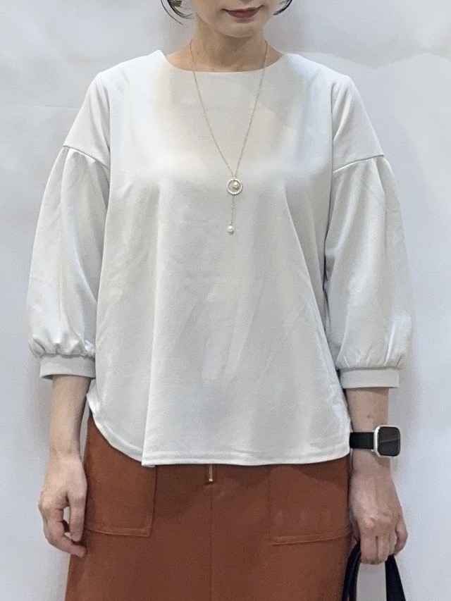 𝐇𝐢𝐫𝐨𝐦𝐢さんの「SHOO･LA･RUE｜【洗濯後しわになりにくい/S-LL】裾ドロストフリルブルゾン」を使ったコーディネート