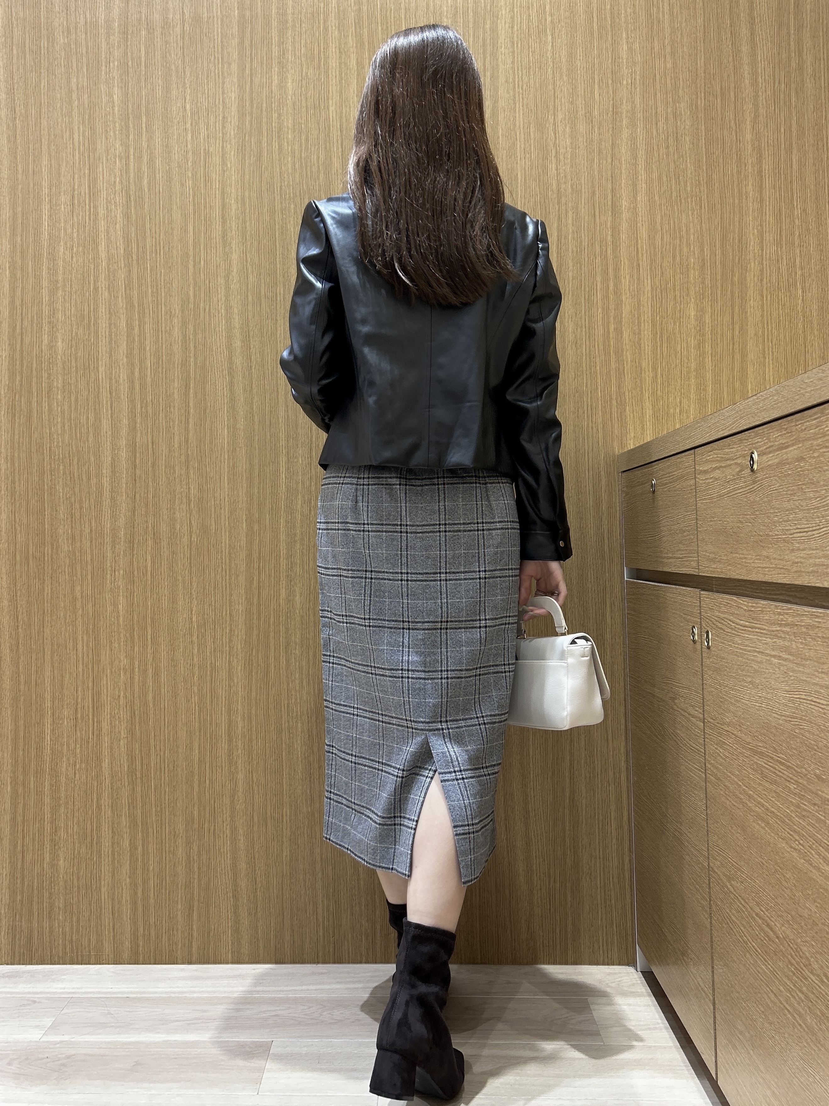 maiさんの「OPAQUE.CLIP｜【洗える】レザー調／スウェード風ノーカラーブルゾン」を使ったコーディネート