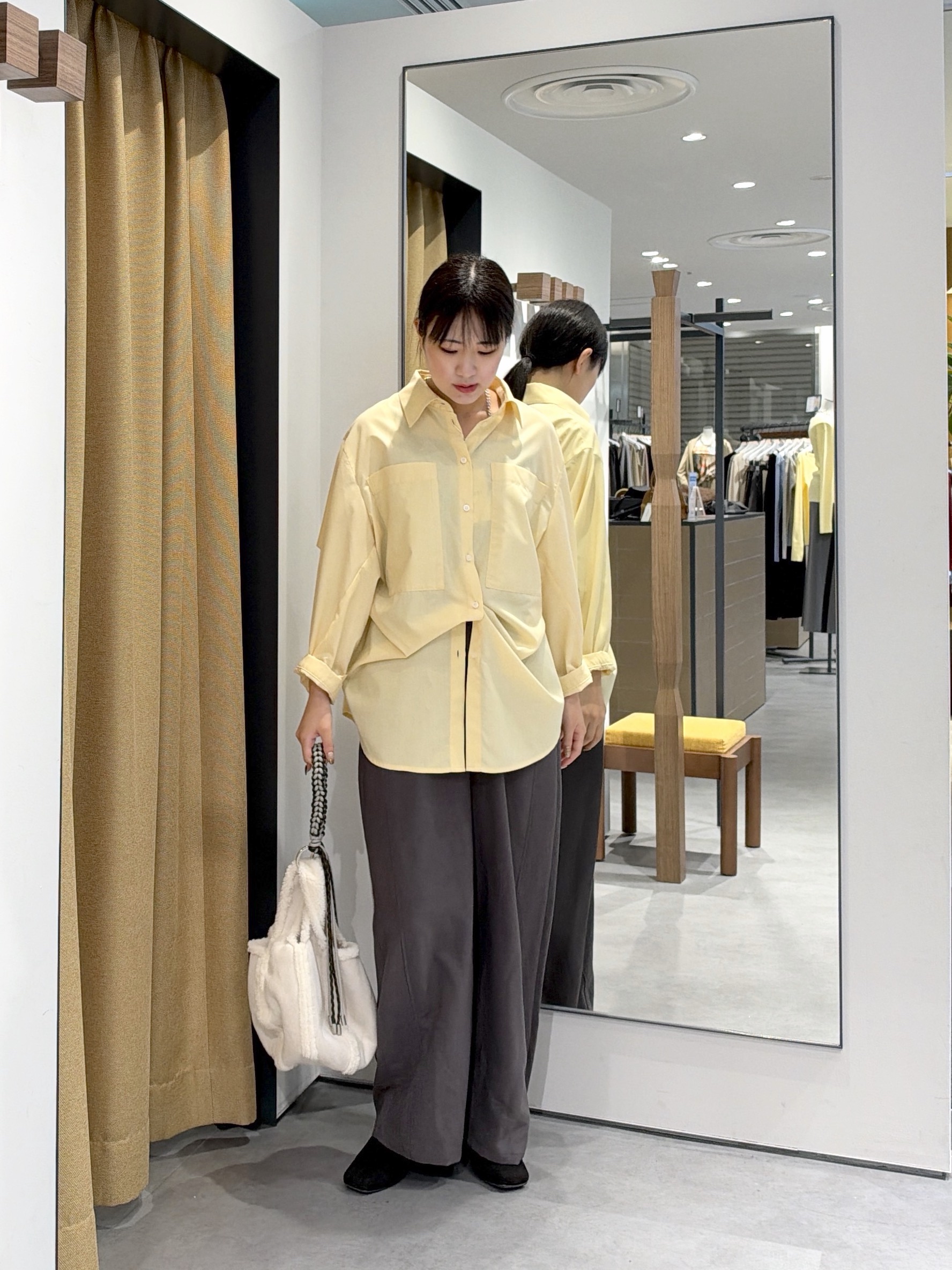 Renoさんの「INDIVI｜タイムレスフォルムシャツ【LIVE紹介／上枝みどりさん着用】」を使ったコーディネート