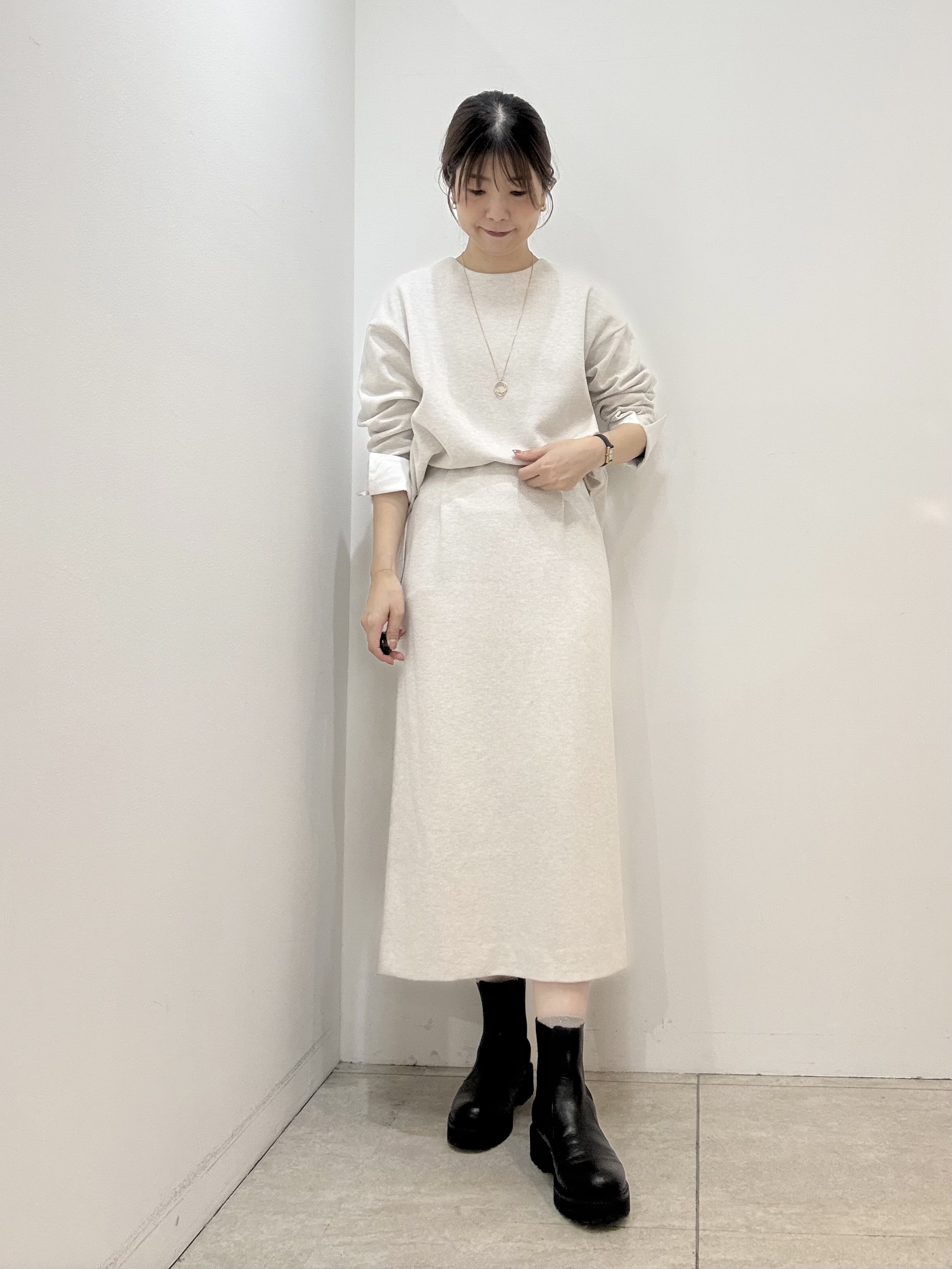 かなえさんの「UNTITLED｜【セットアップ可/スウェットライク】袖口シャツドッキングプルオーバー」を使ったコーディネート