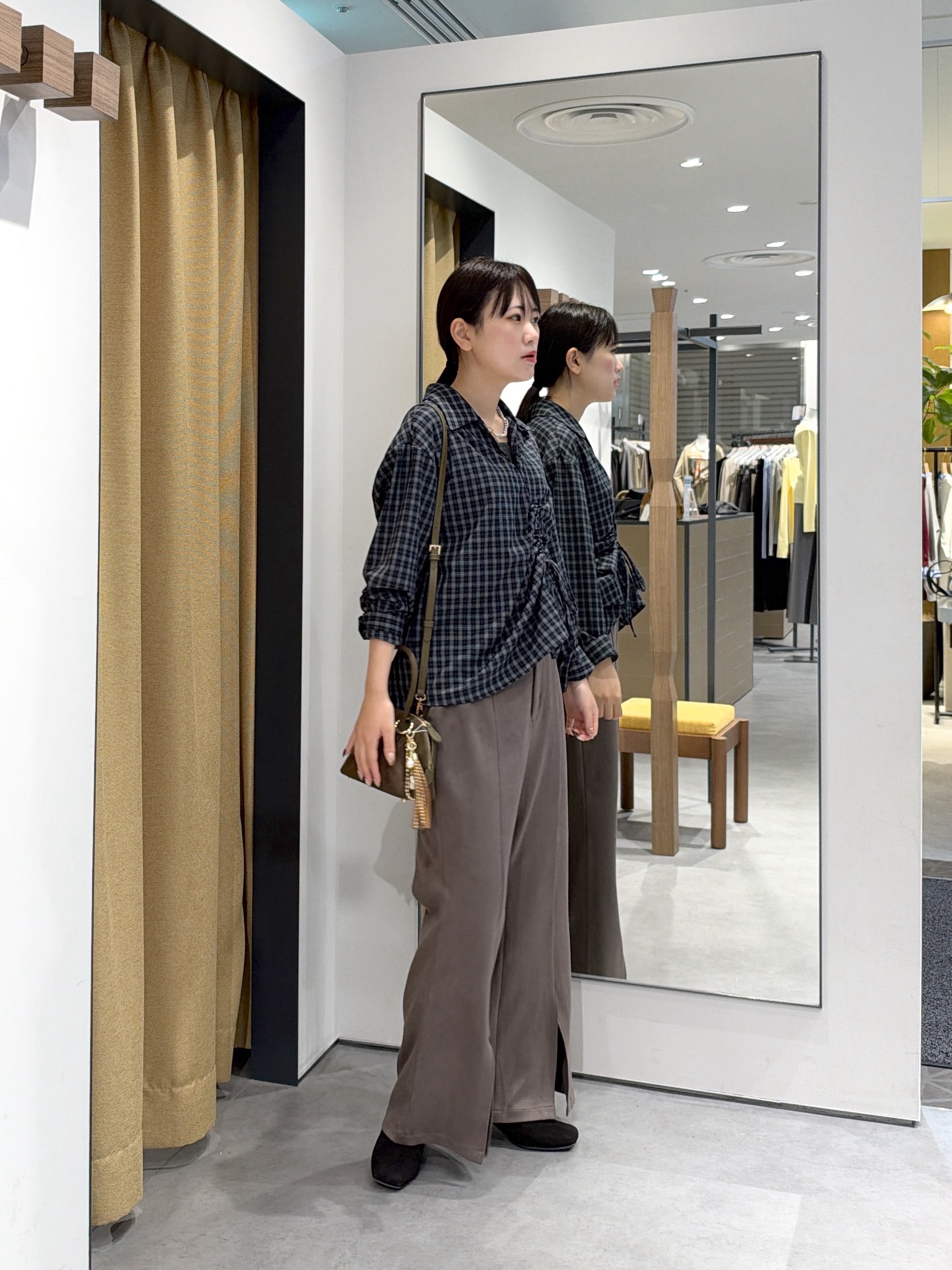 Renoさんの「INDIVI｜バイアスシャーリングチェックシャツ【LIVE紹介／上枝みどりさん着用】」を使ったコーディネート