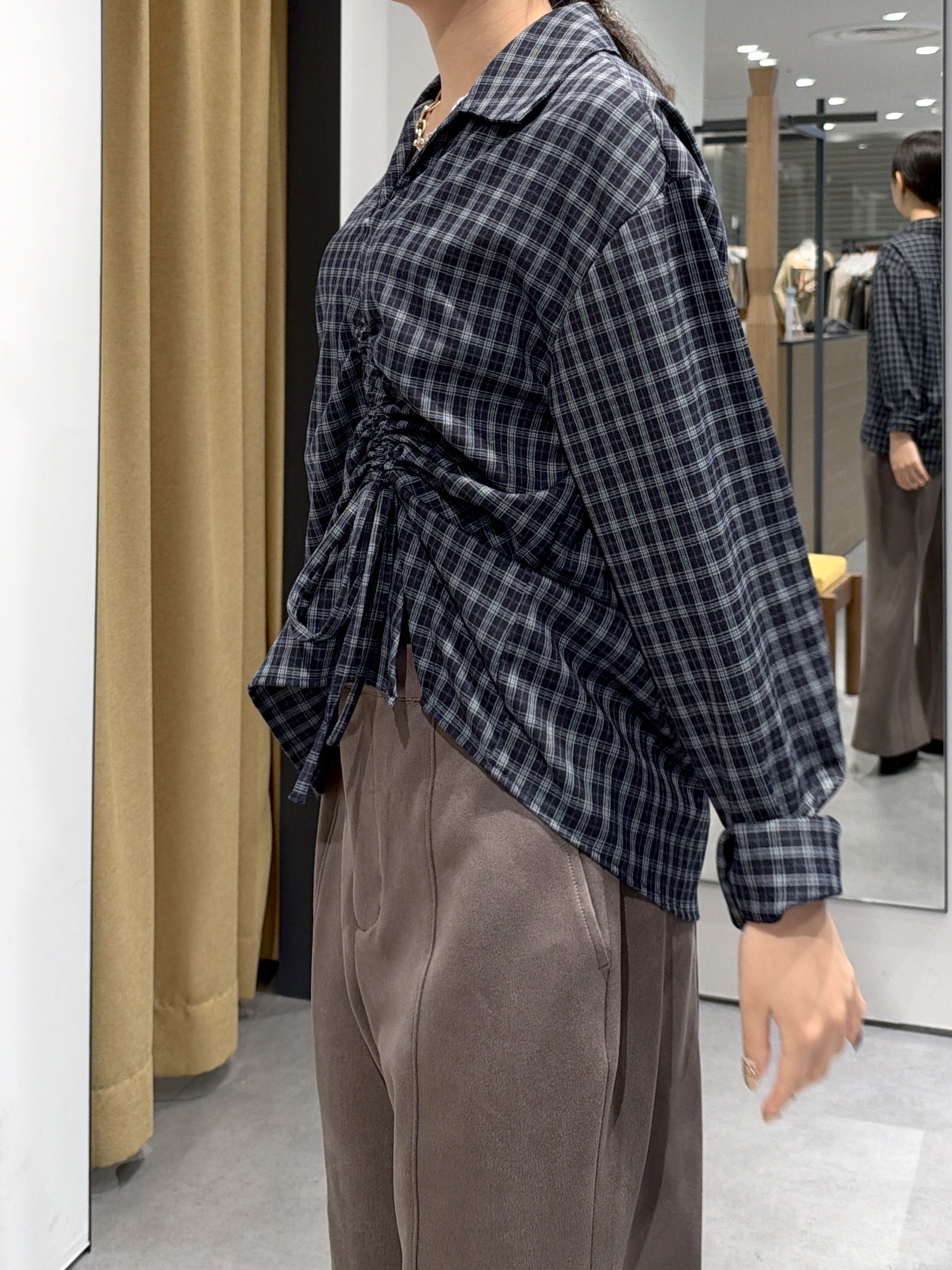 Renoさんの「INDIVI｜バイアスシャーリングチェックシャツ【LIVE紹介／上枝みどりさん着用】」を使ったコーディネート