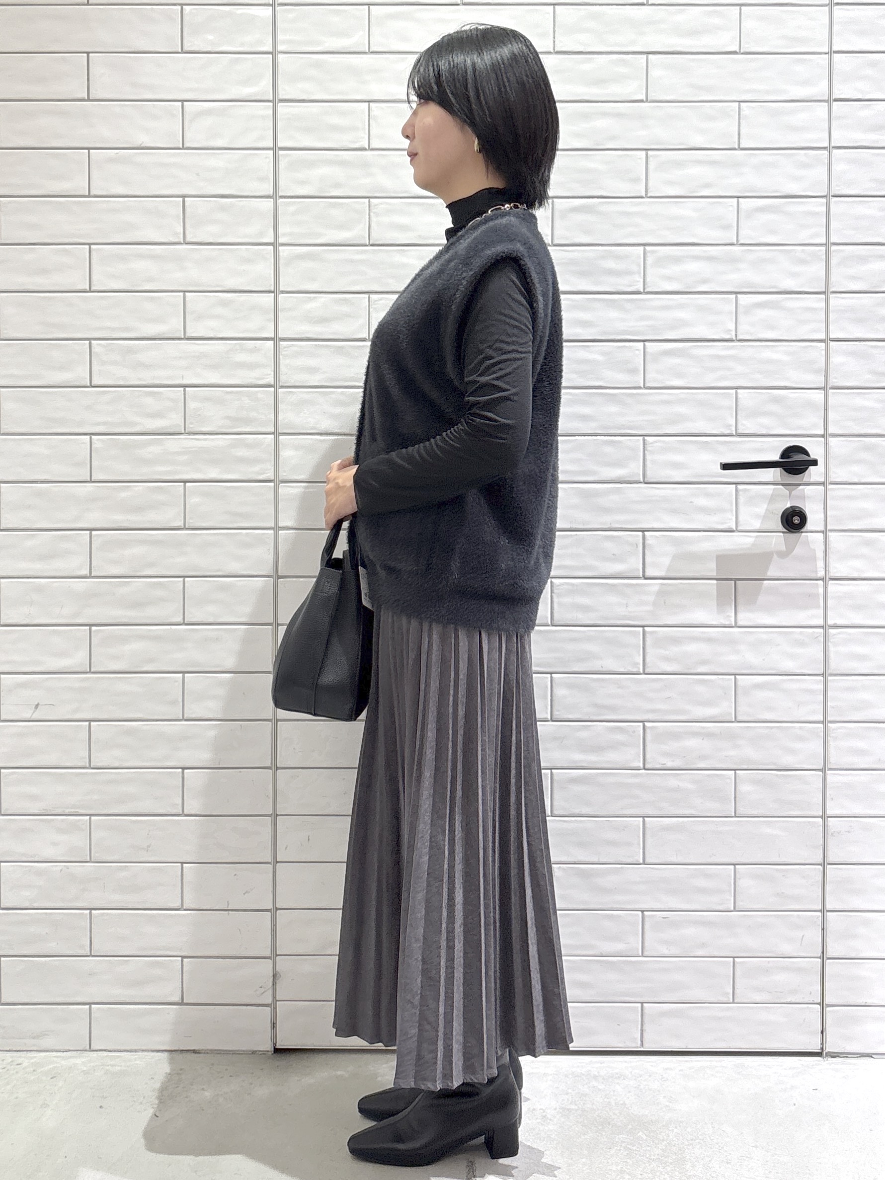 ayumiさんの「OPAQUE.CLIP｜フェザーヤーンニットベスト【洗濯機OK】」を使ったコーディネート