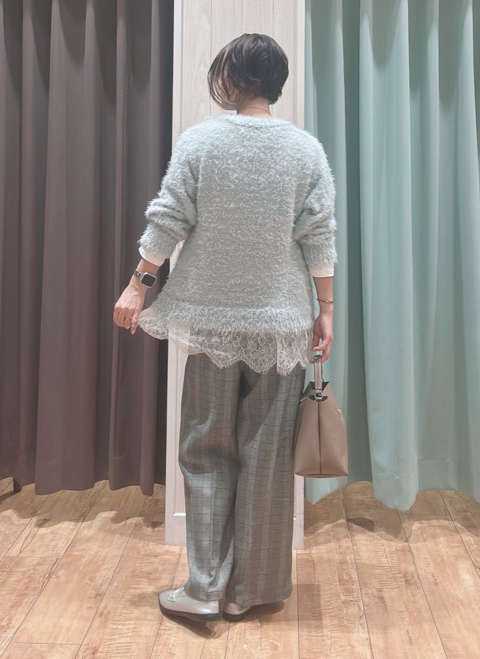 aaamiさんの「SHOO･LA･RUE｜【洗濯機可】ふわふわフェザーⅤネックカーディガン」を使ったコーディネート