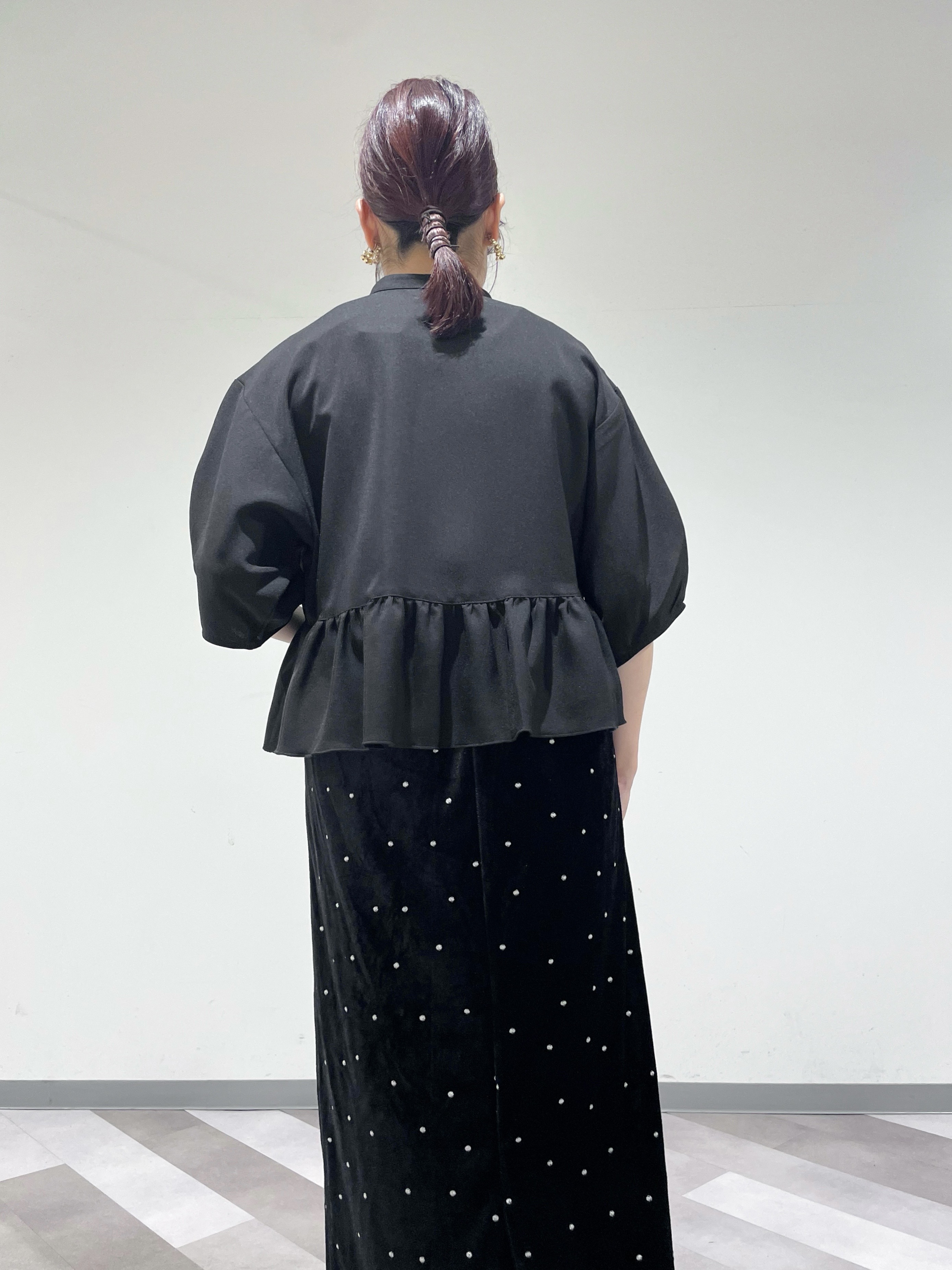 ともも。さんの「OPAQUE.CLIP｜フリルペプラムブラウス【UV／接触冷感／吸水速乾／防シワ／洗濯機OK】」を使ったコーディネート