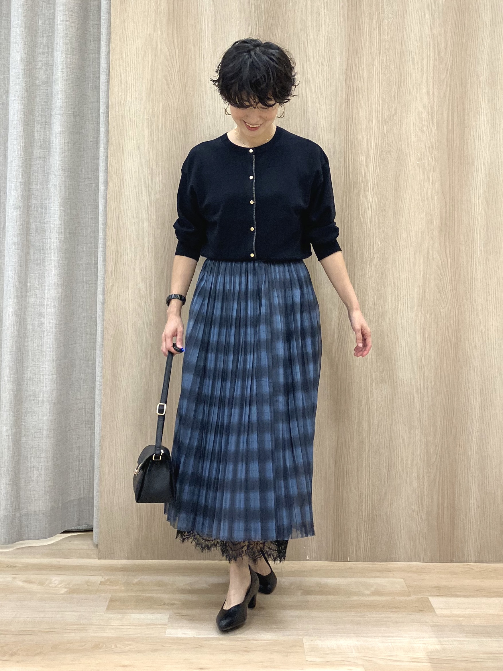 Keiさんの「grove｜【前後2WAY】さりげなく、上品にきらめく ニットカーディガン」を使ったコーディネート