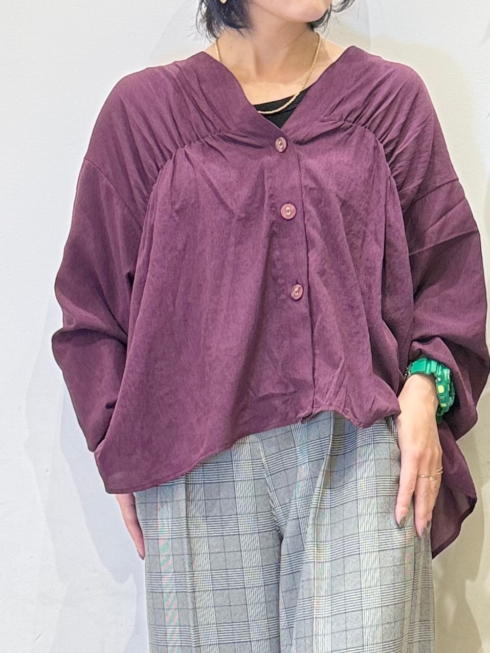 misakiさんの「SHOO･LA･RUE｜【S-LL/洗濯機可】着痩せシルエット シャーリングシャツカーディガン」を使ったコーディネート