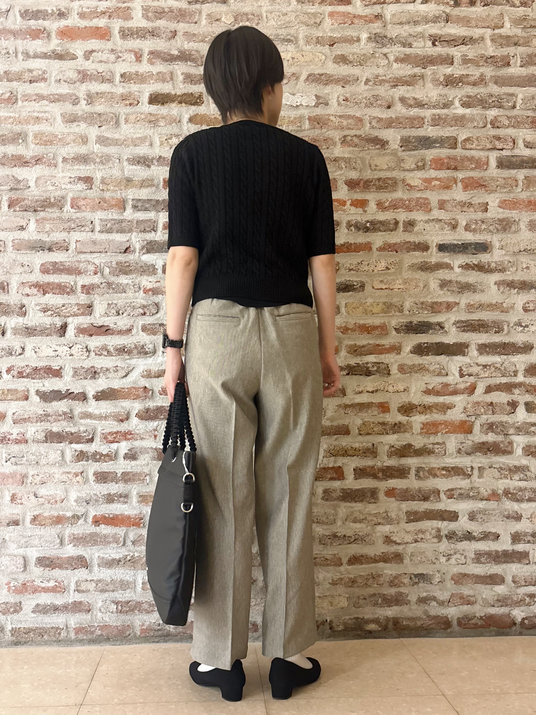 しばさんの「THE SHOP TK｜POLO BCS/ケーブル5分袖ニット」を使ったコーディネート