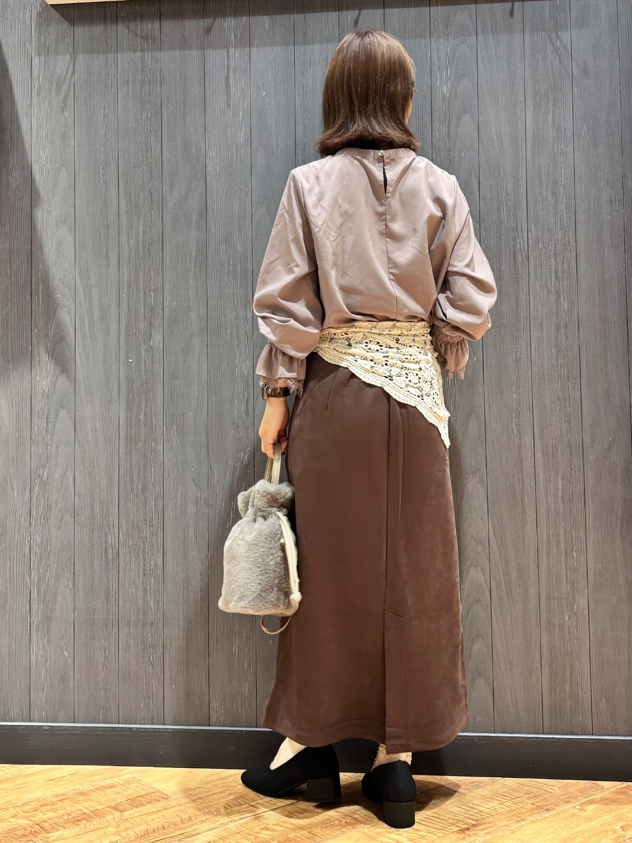 meiさんの「SHOO･LA･RUE｜【S-LL/洗濯機可】お袖レースで華やぐ。フェミニンブラウス」を使ったコーディネート