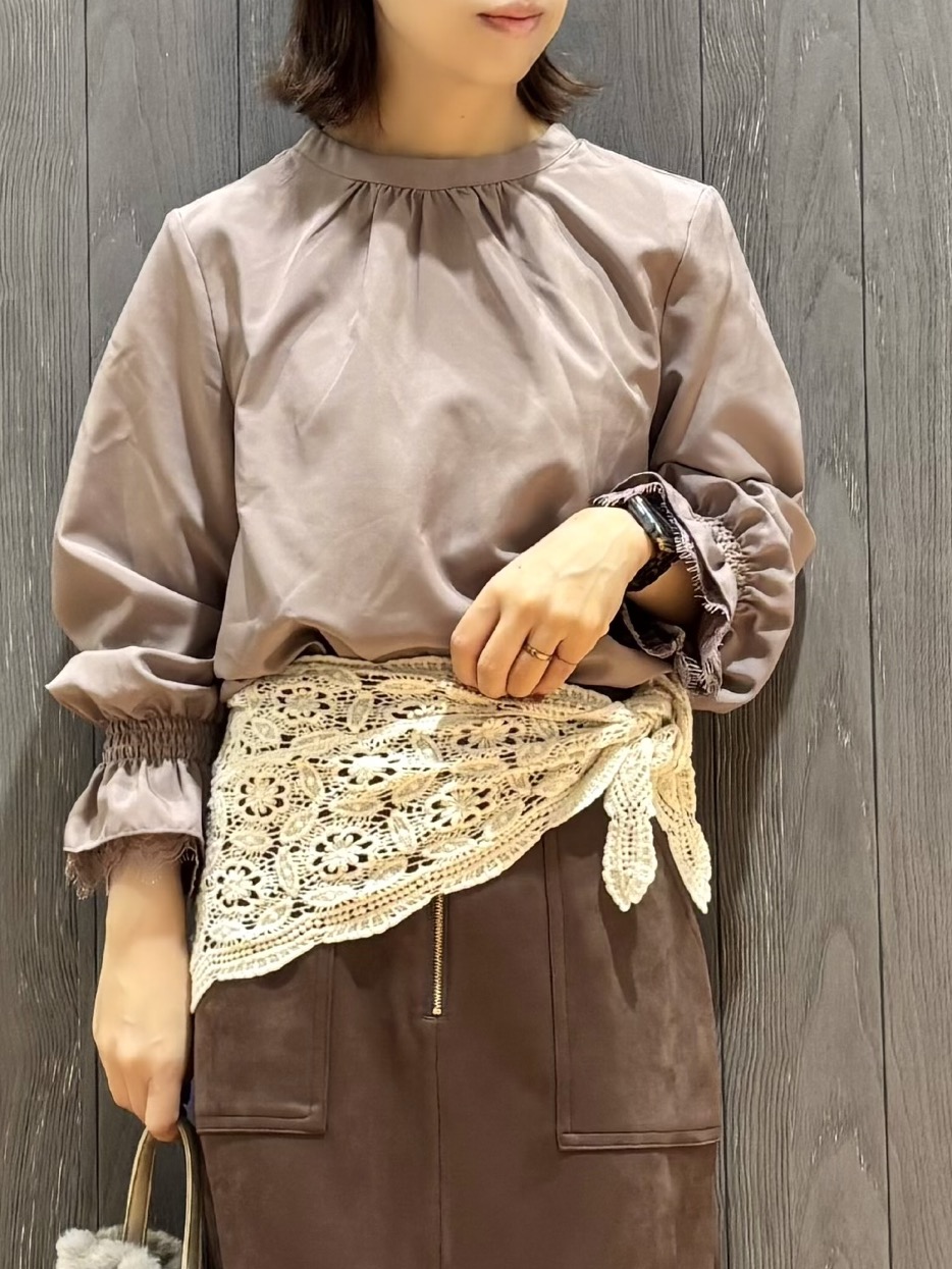 meiさんの「SHOO･LA･RUE｜【S-LL/洗濯機可】お袖レースで華やぐ。フェミニンブラウス」を使ったコーディネート