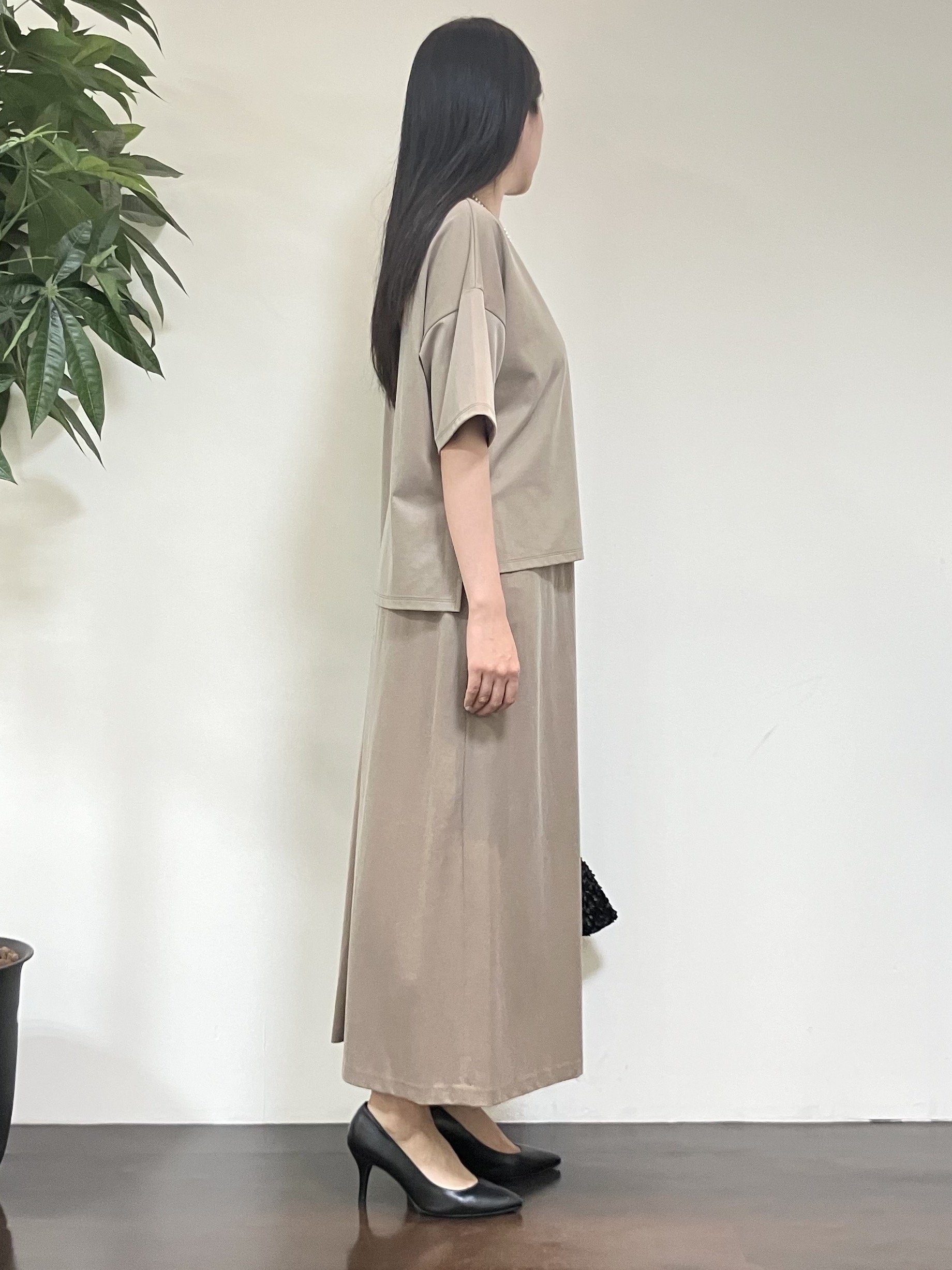 カレンさんの「UNTITLED｜【きれいめTシャツ/セットアップ可】ヴィンテージライクプルオーバー」を使ったコーディネート