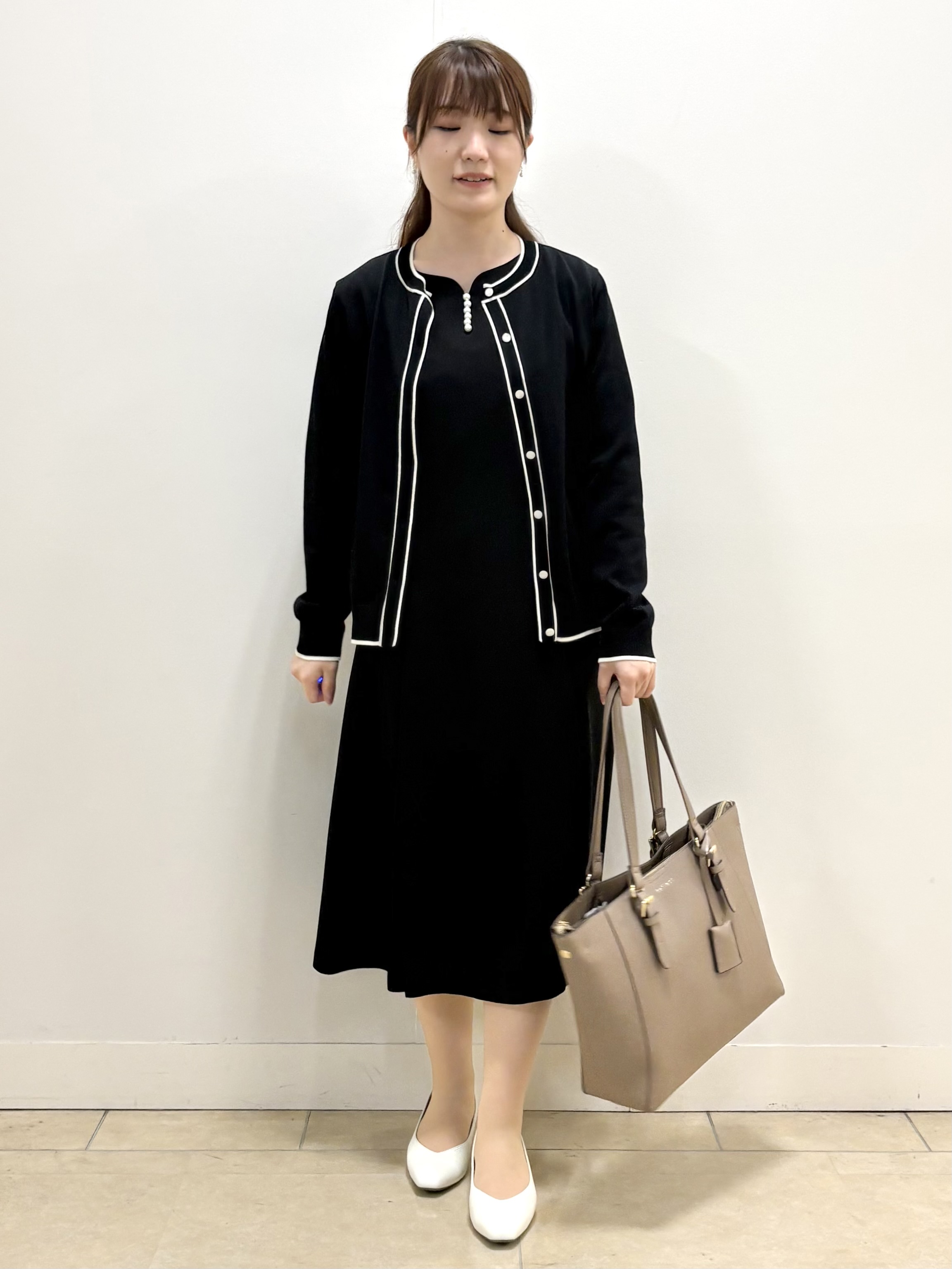 mikiさんの「Reflect｜【UVカット／アンサンブル／手洗い可】バイカラーニットカーディガン」を使ったコーディネート