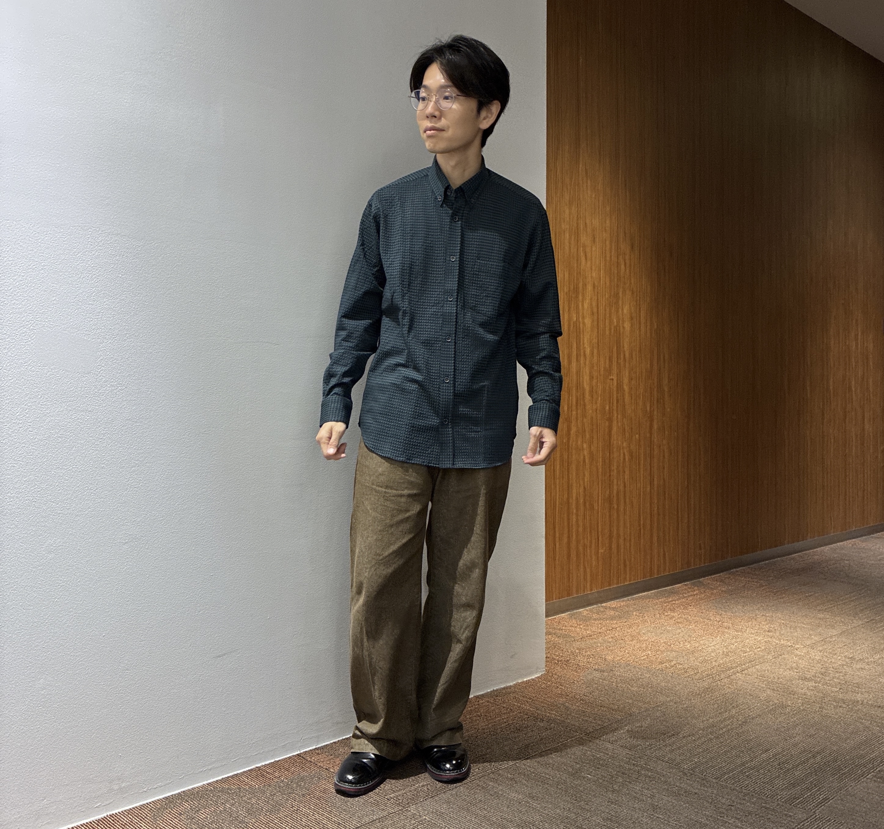 わいずみさんの「TAKEO KIKUCHI｜ワンポイント刺繍 ミニ裏毛 プルオーバージャージ」を使ったコーディネート