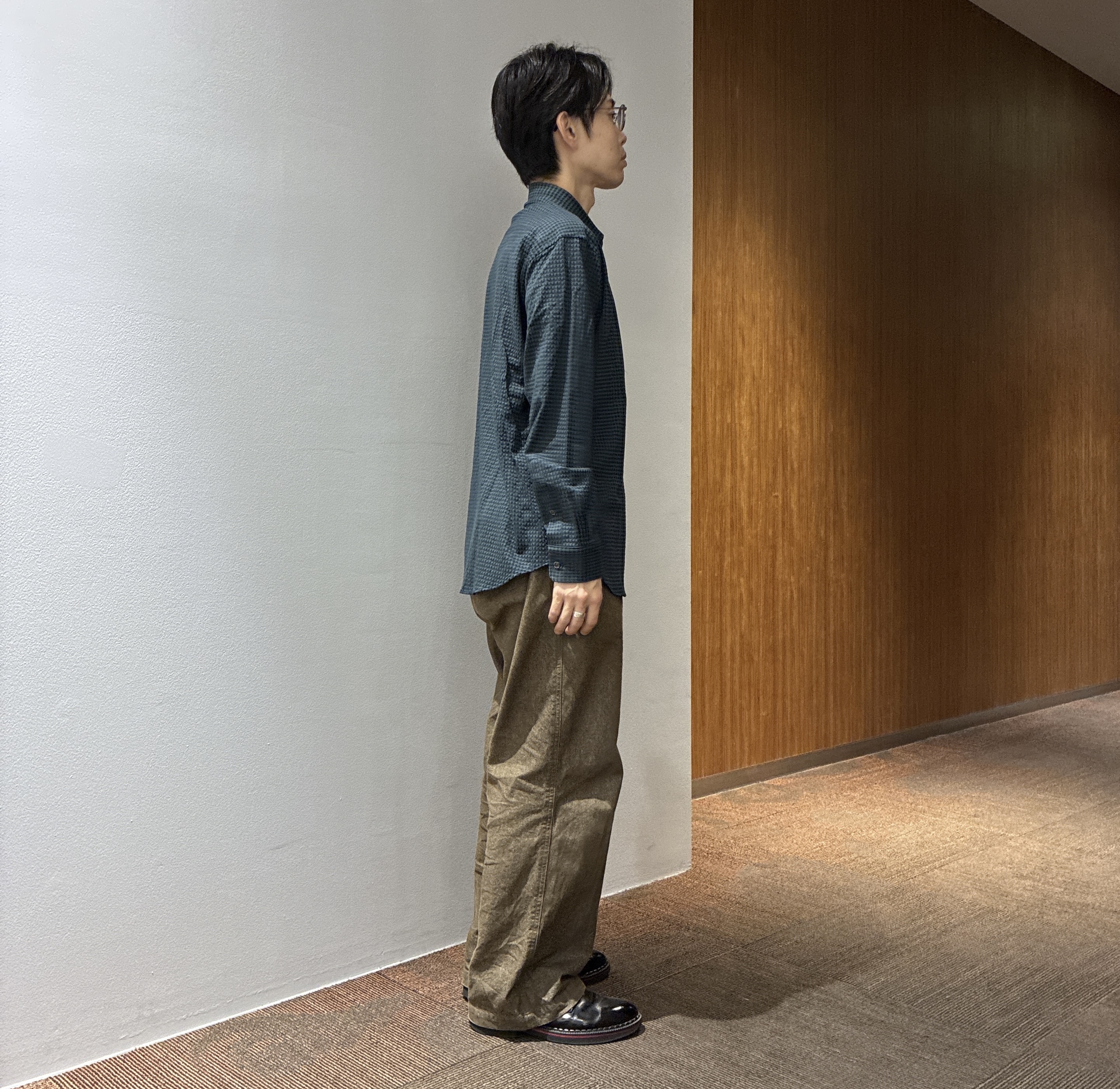 わいずみさんの「TAKEO KIKUCHI｜ワンポイント刺繍 ミニ裏毛 プルオーバージャージ」を使ったコーディネート