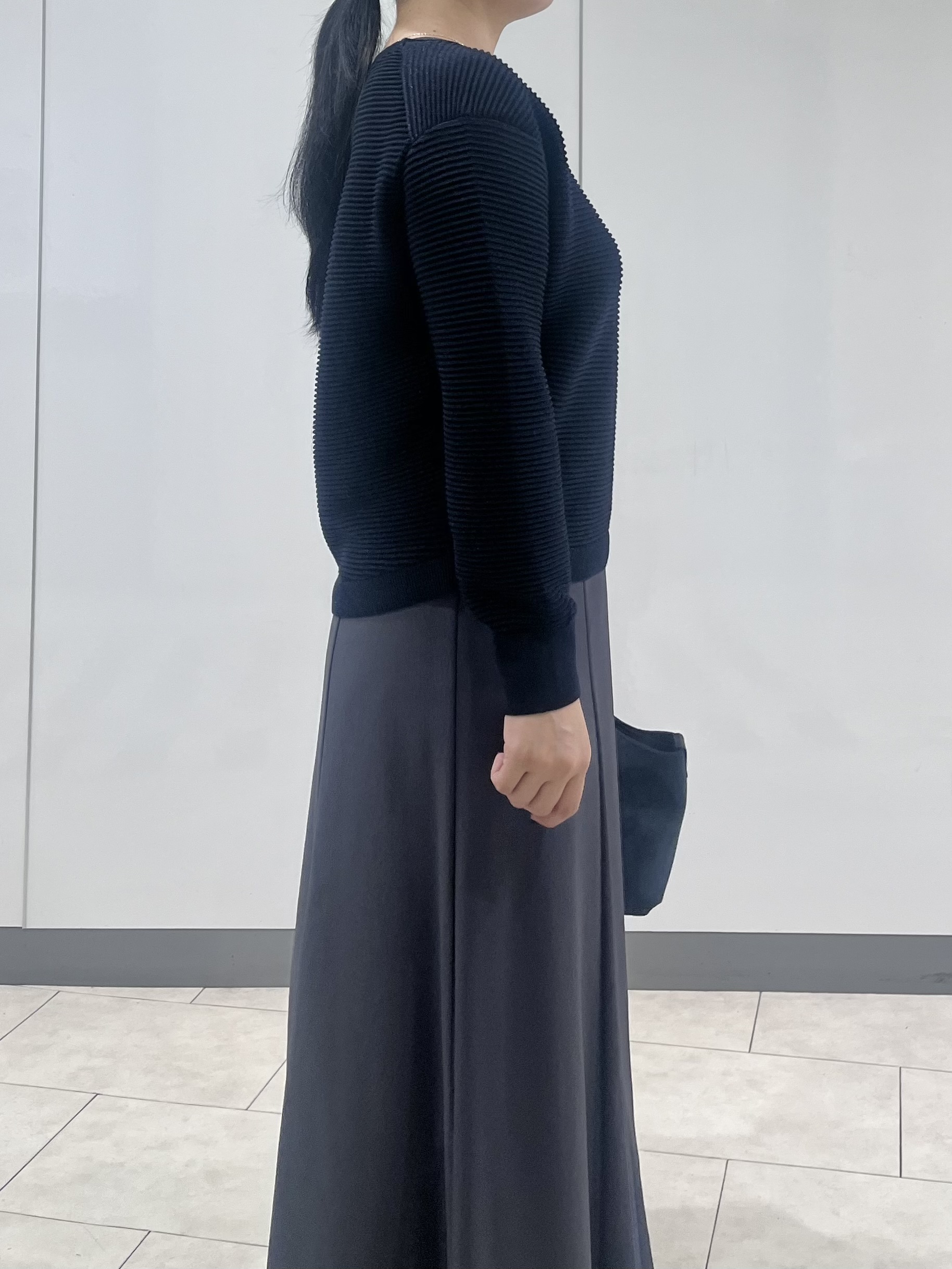 hasuさんの「INDIVI｜【ウール混／体型カバー】ラメガーター編み Vネックニット」を使ったコーディネート