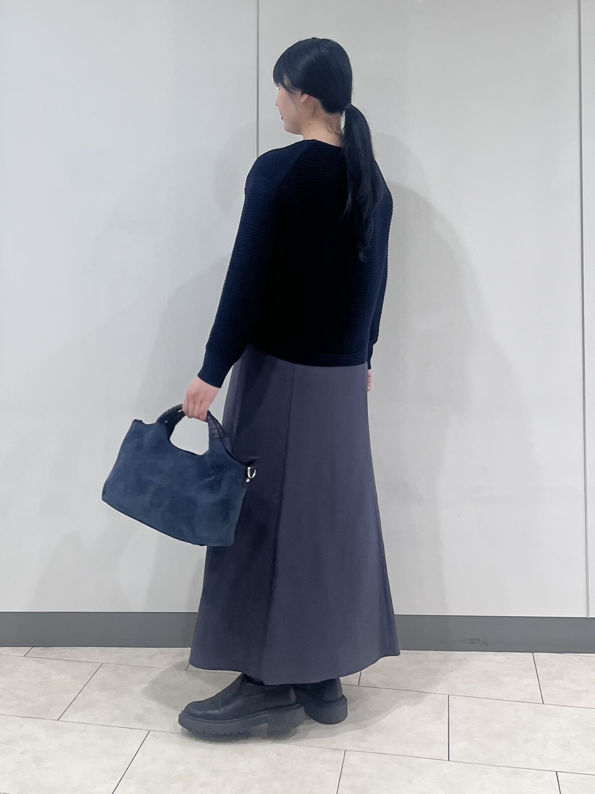 hasuさんの「INDIVI｜【ウール混／体型カバー】ラメガーター編み Vネックニット」を使ったコーディネート
