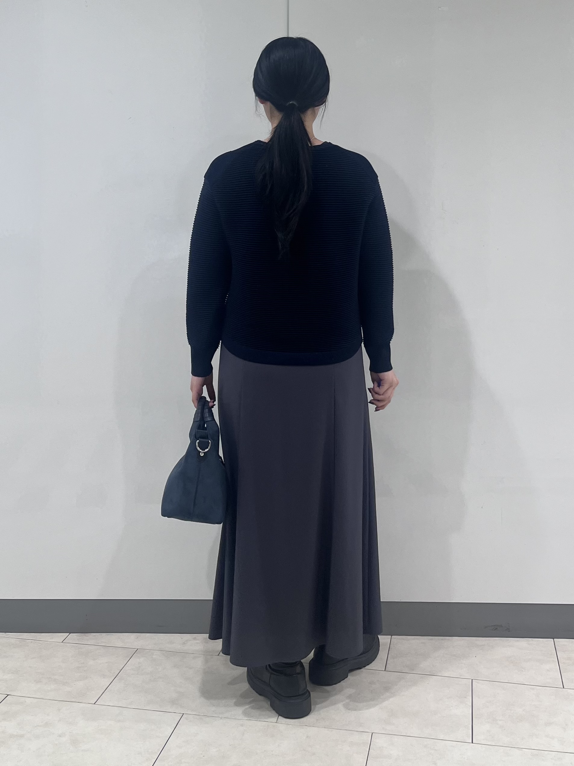 hasuさんの「INDIVI｜【ウール混／体型カバー】ラメガーター編み Vネックニット」を使ったコーディネート