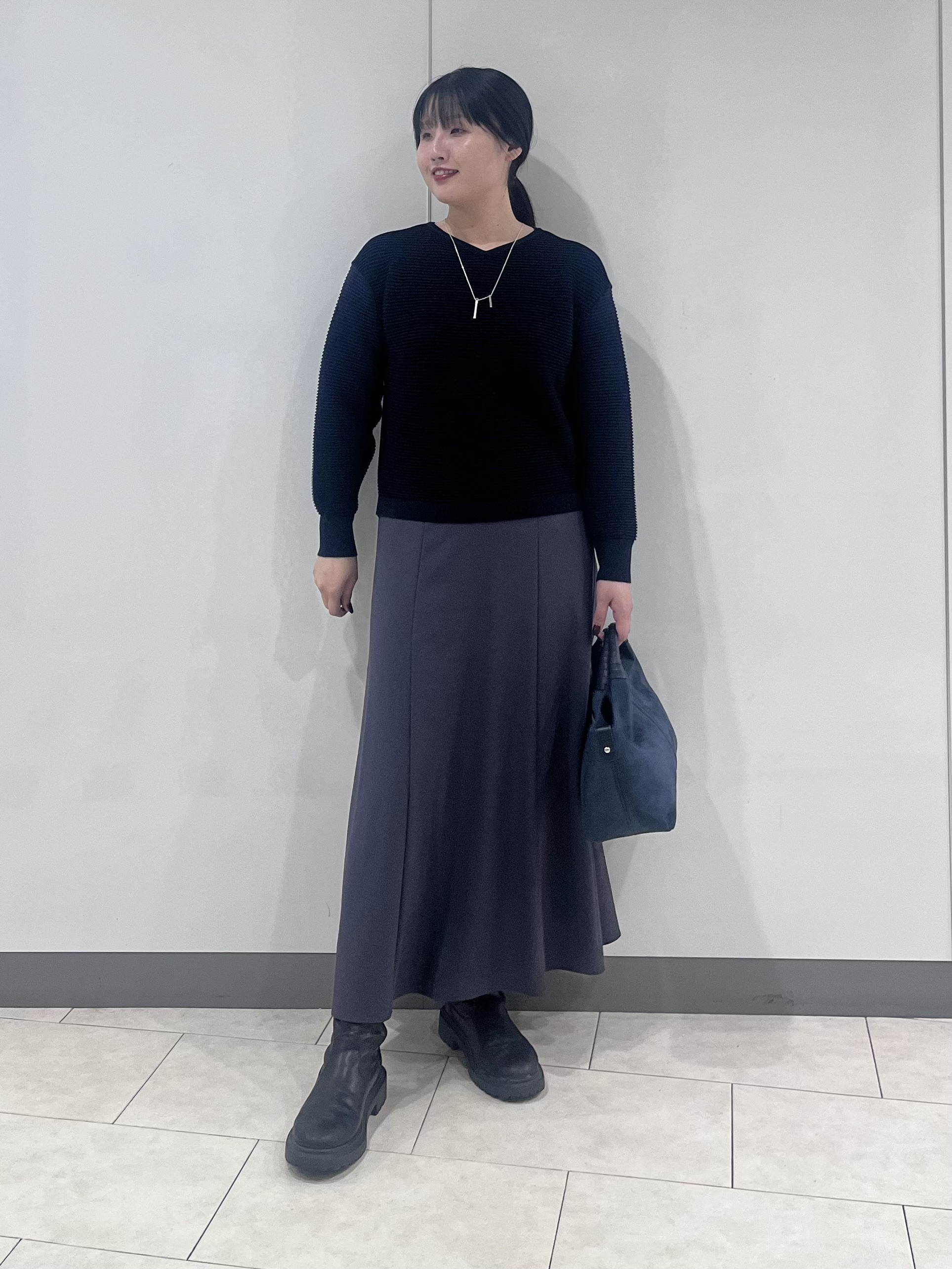 hasuさんの「INDIVI｜【ウール混／体型カバー】ラメガーター編み Vネックニット」を使ったコーディネート