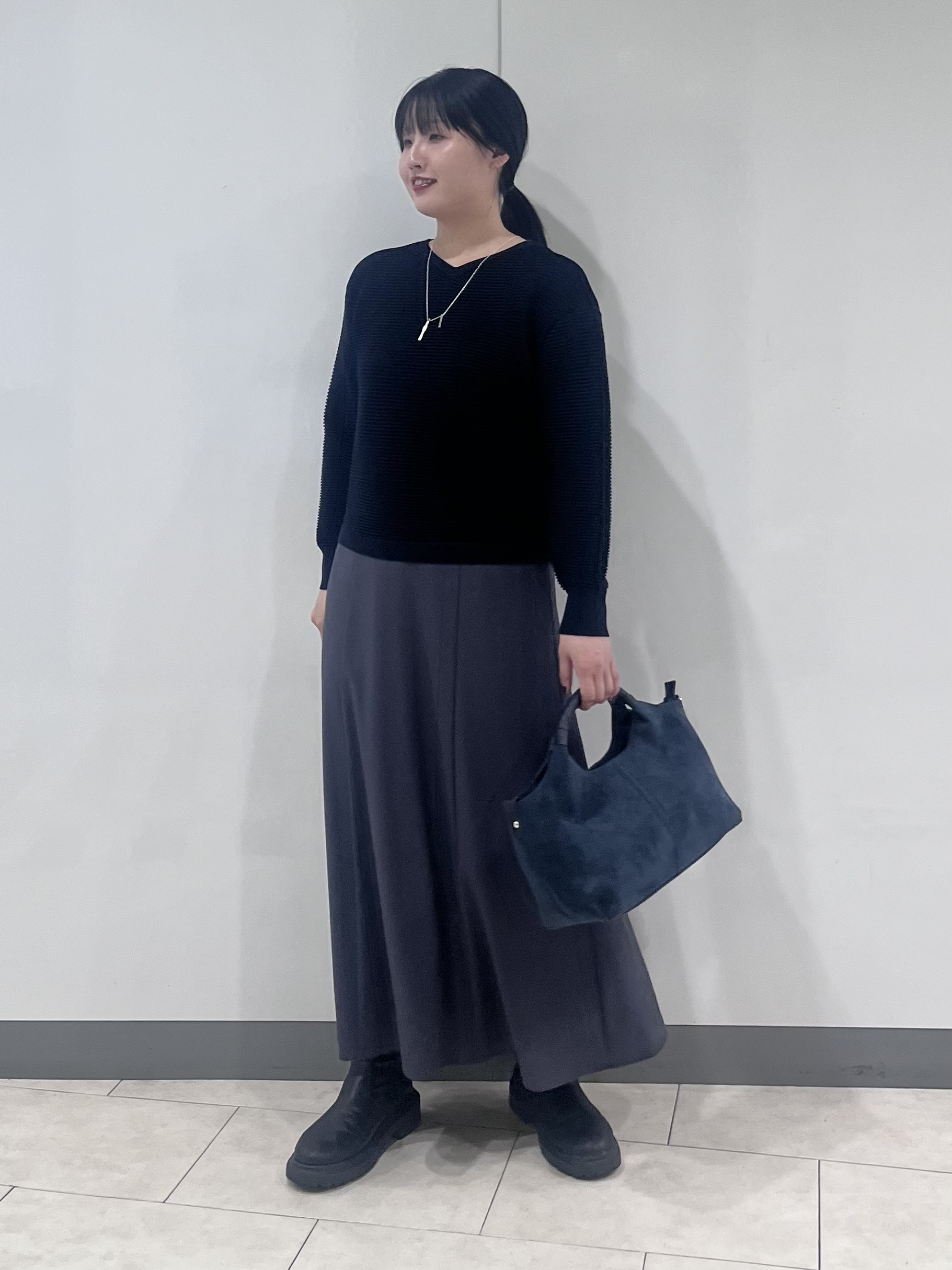 hasuさんの「INDIVI｜【ウール混／体型カバー】ラメガーター編み Vネックニット」を使ったコーディネート
