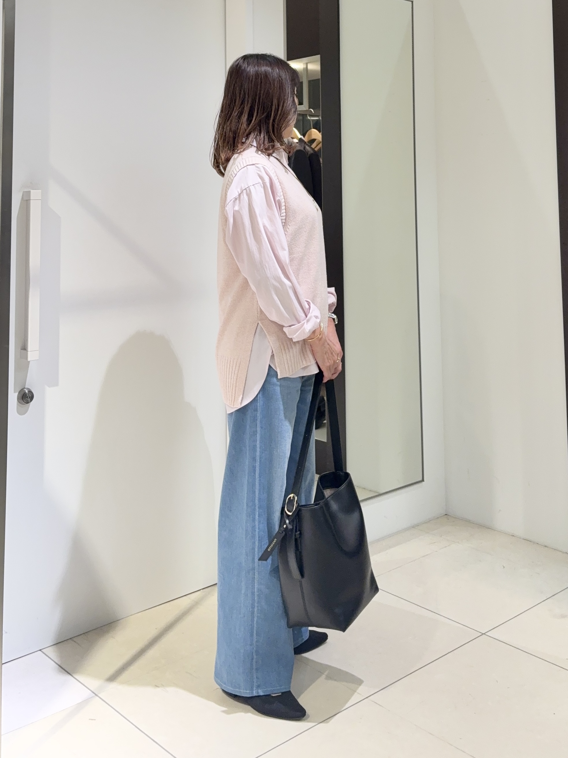 tomoさんの「UNTITLED｜【5色展開/手洗い可】ローシルクウールニットベスト」を使ったコーディネート