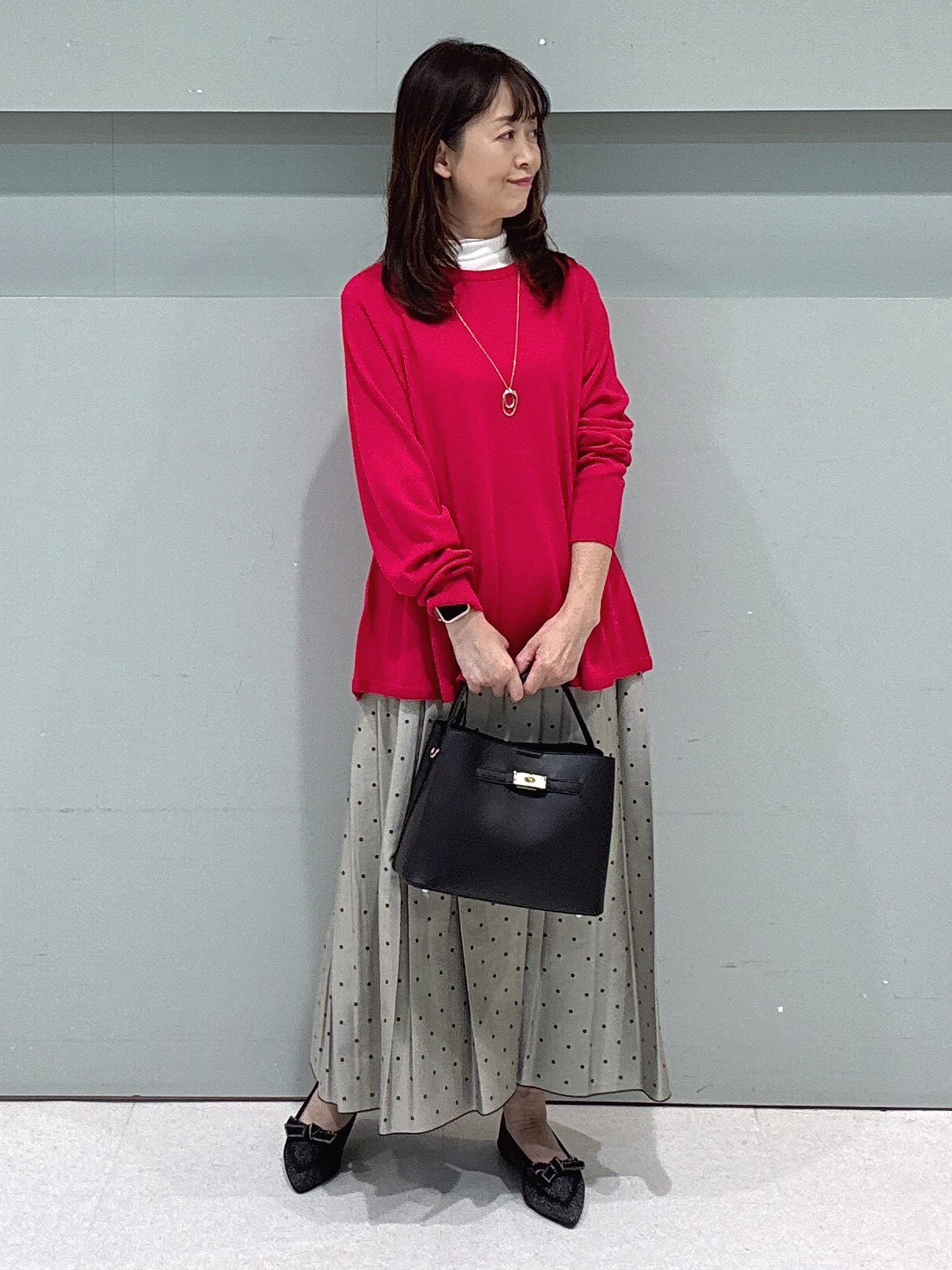 makiさんの「UNTITLED｜【きれいに体型カバー/8色展開】Aラインシルエットニットプルオーバー」を使ったコーディネート