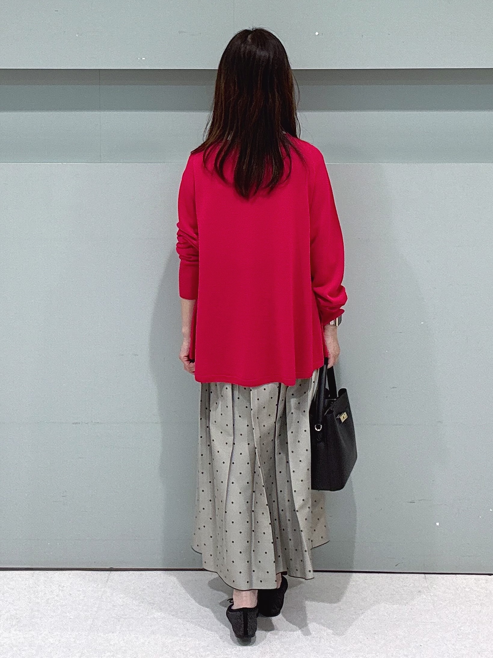 makiさんの「UNTITLED｜【きれいに体型カバー/8色展開】Aラインシルエットニットプルオーバー」を使ったコーディネート
