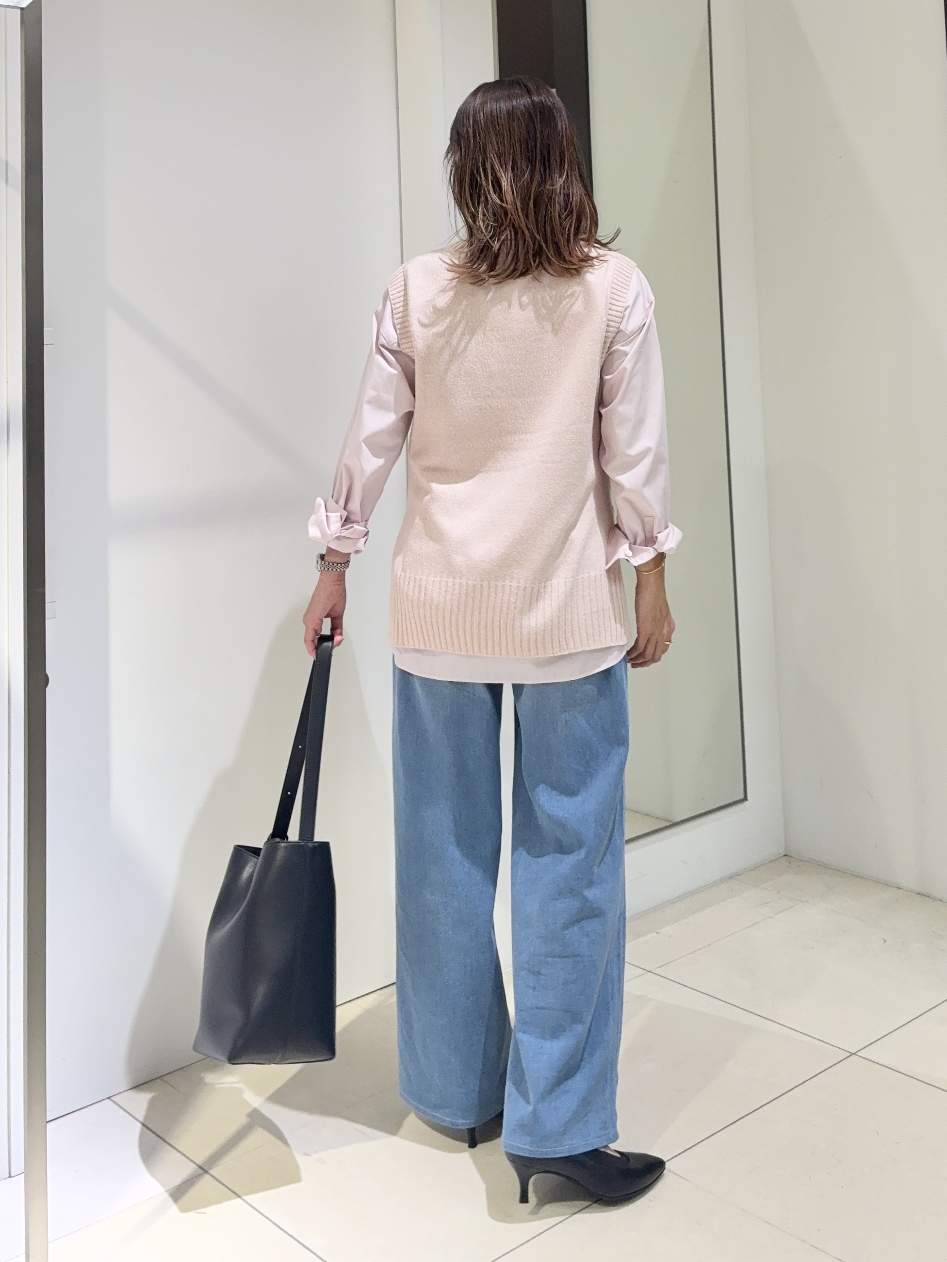 tomoさんの「UNTITLED｜【5色展開/手洗い可】ローシルクウールニットベスト」を使ったコーディネート