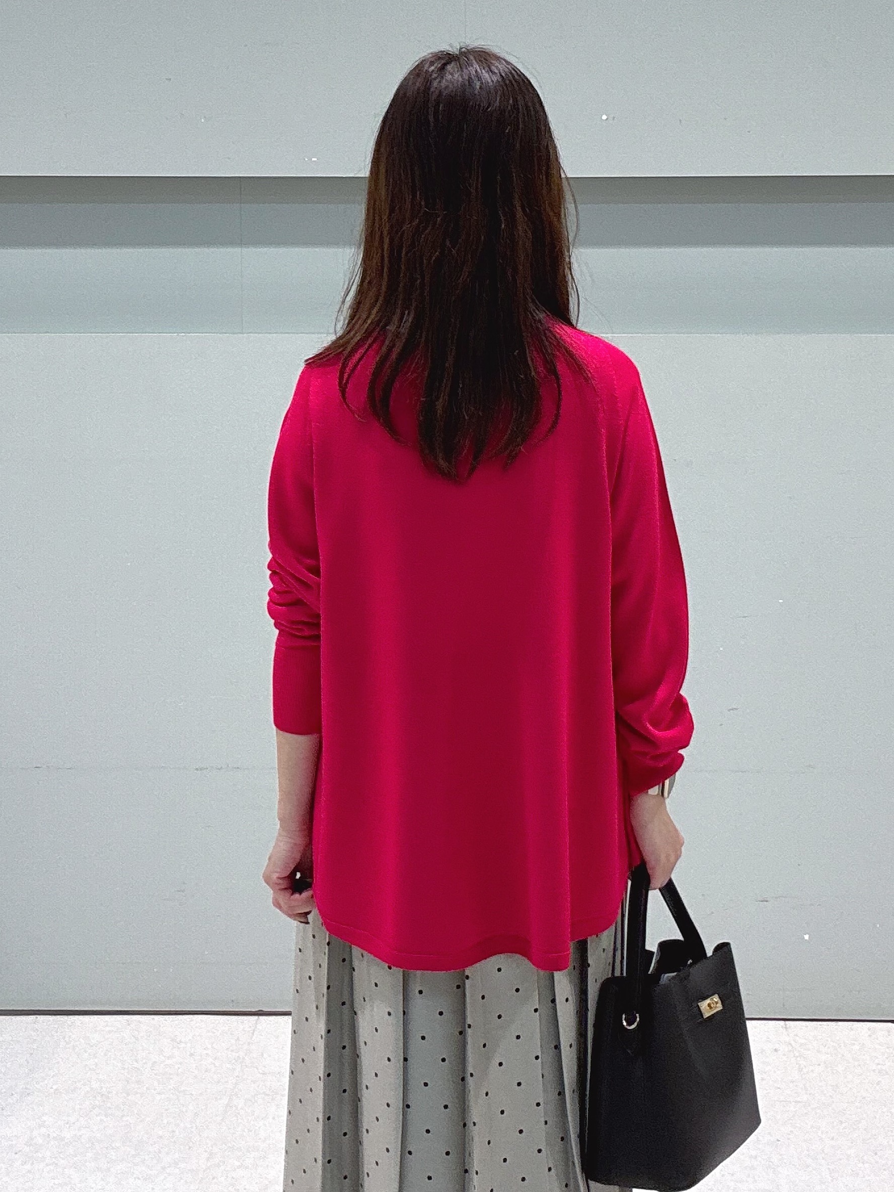 makiさんの「UNTITLED｜【きれいに体型カバー/8色展開】Aラインシルエットニットプルオーバー」を使ったコーディネート