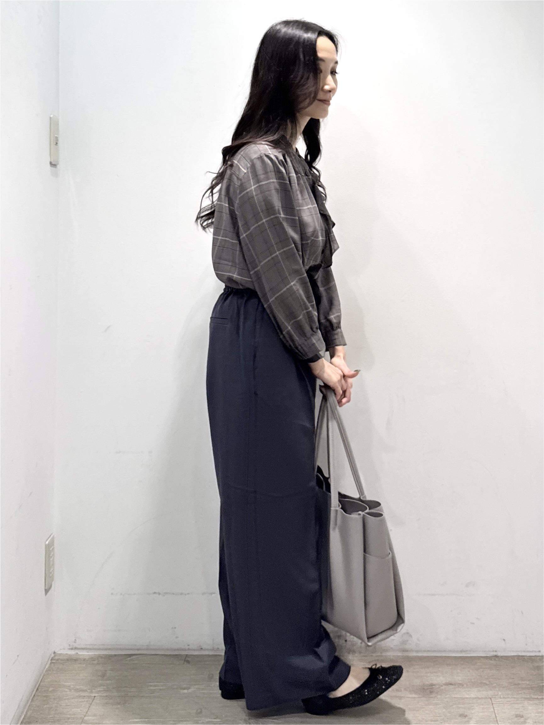 yuicciさんの「OPAQUE.CLIP｜【森絵梨佳さん着用】チェック柄フリルブラウス《洗濯機OK》」を使ったコーディネート